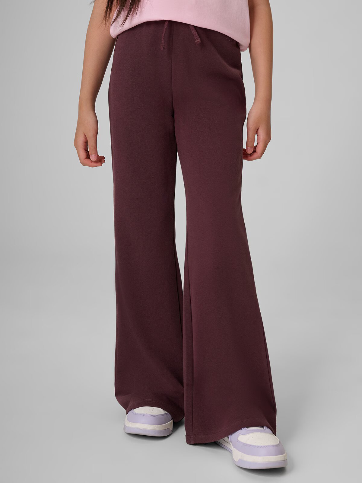 4F Pantaloni de trening cu crac evazat pentru fete - maro 122