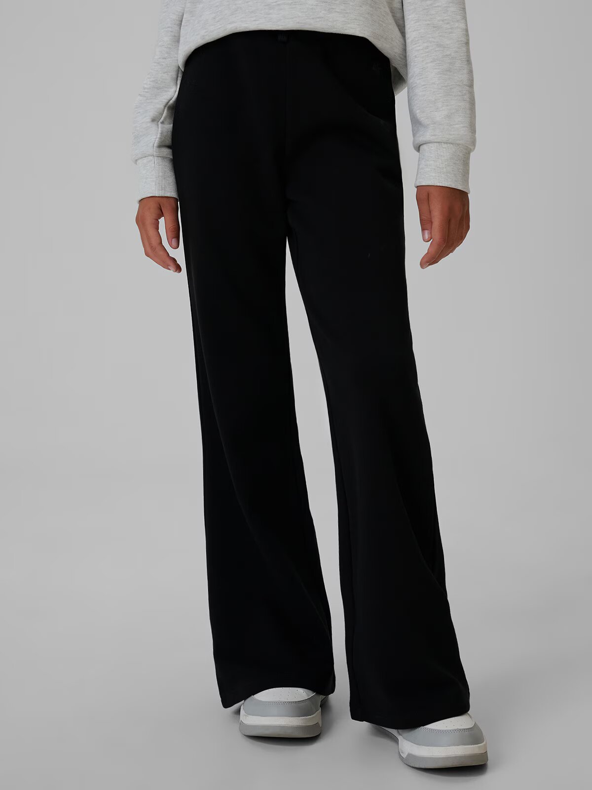 4F Pantaloni de trening cu crac evazat pentru fete - negri 134