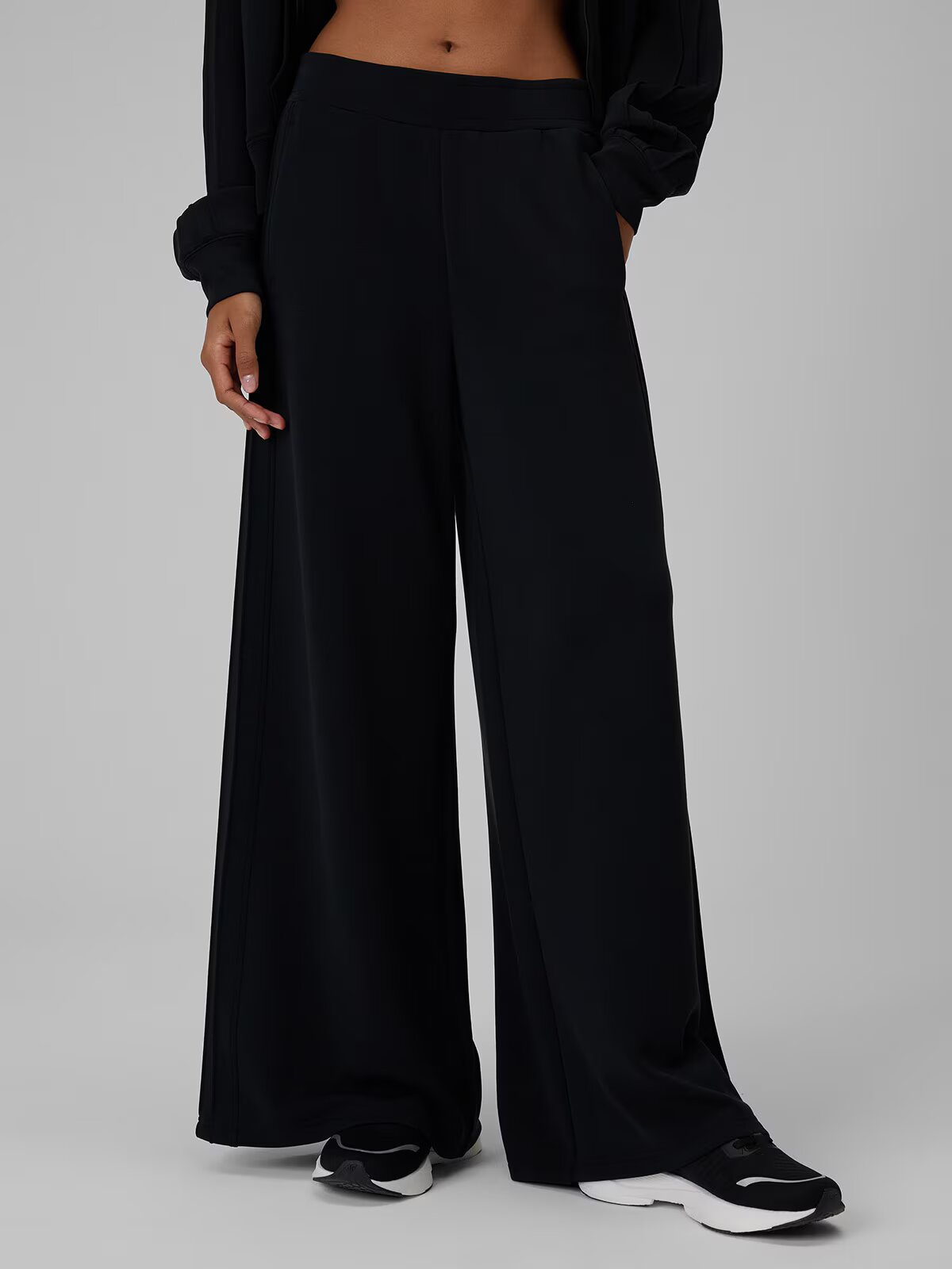 4F Pantaloni de trening cu crac larg cu modal pentru femei - negri L