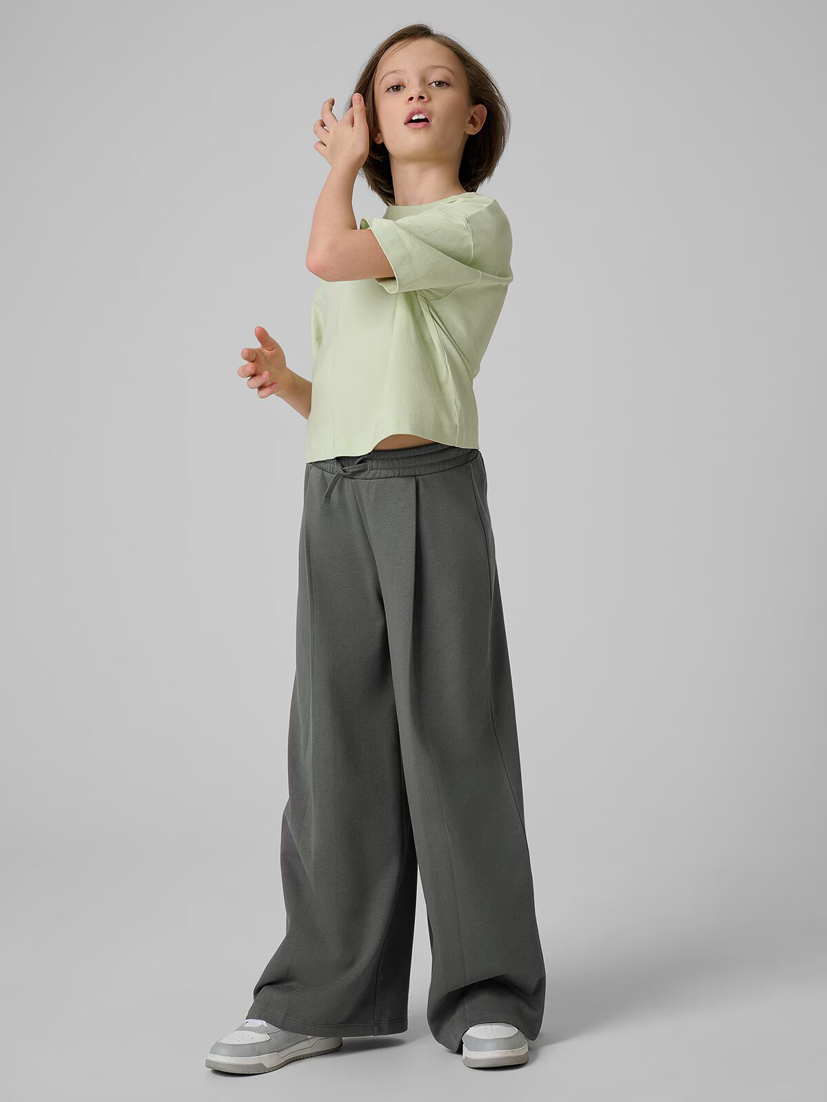 4F Pantaloni de trening cu crac larg fete - 122/128 (6-8 ani)