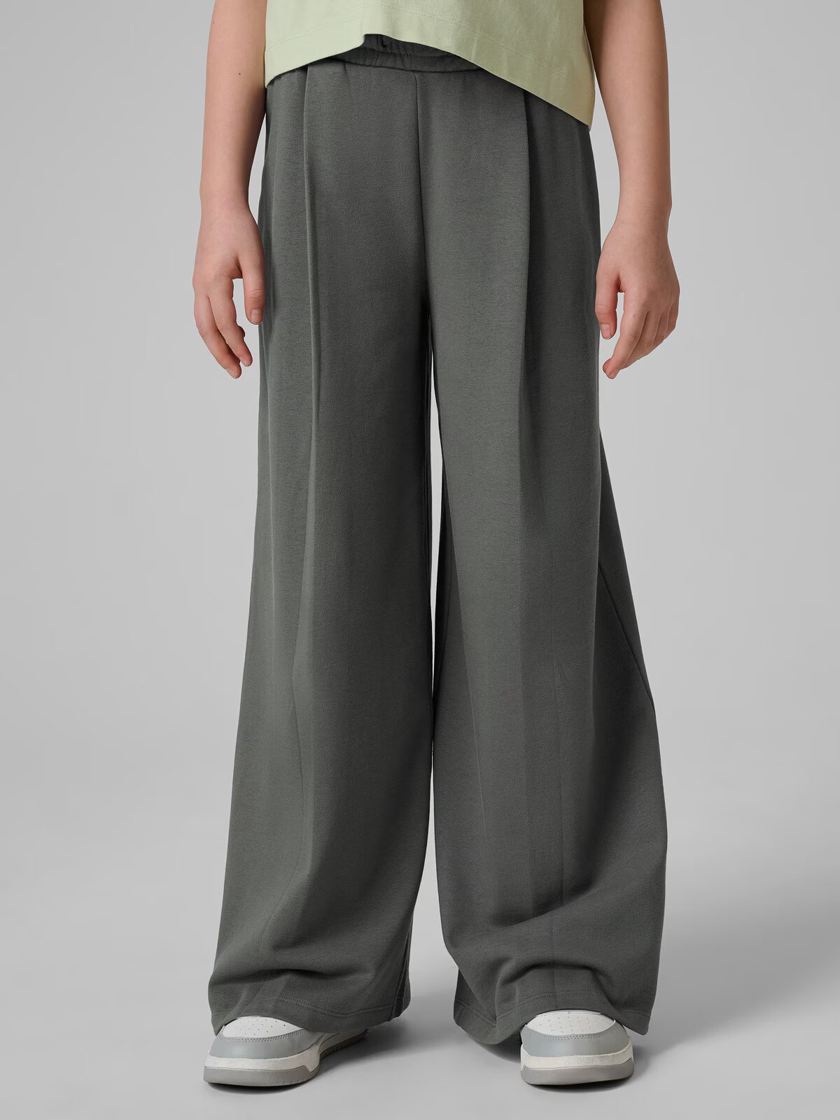4F Pantaloni de trening cu crac larg fete - 122/128 (6-8 ani)