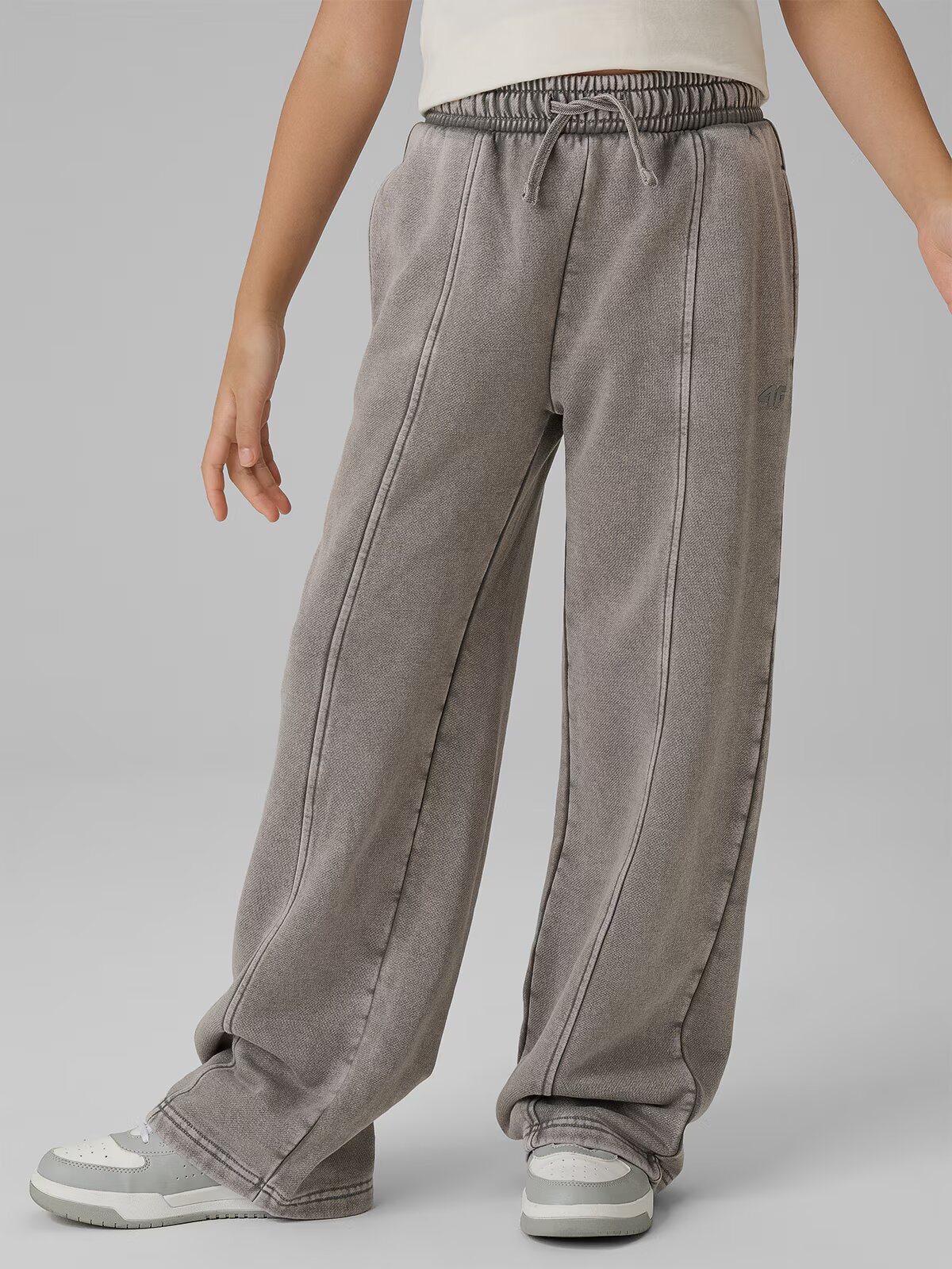 4F Pantaloni de trening cu crac larg pentru fată - 134