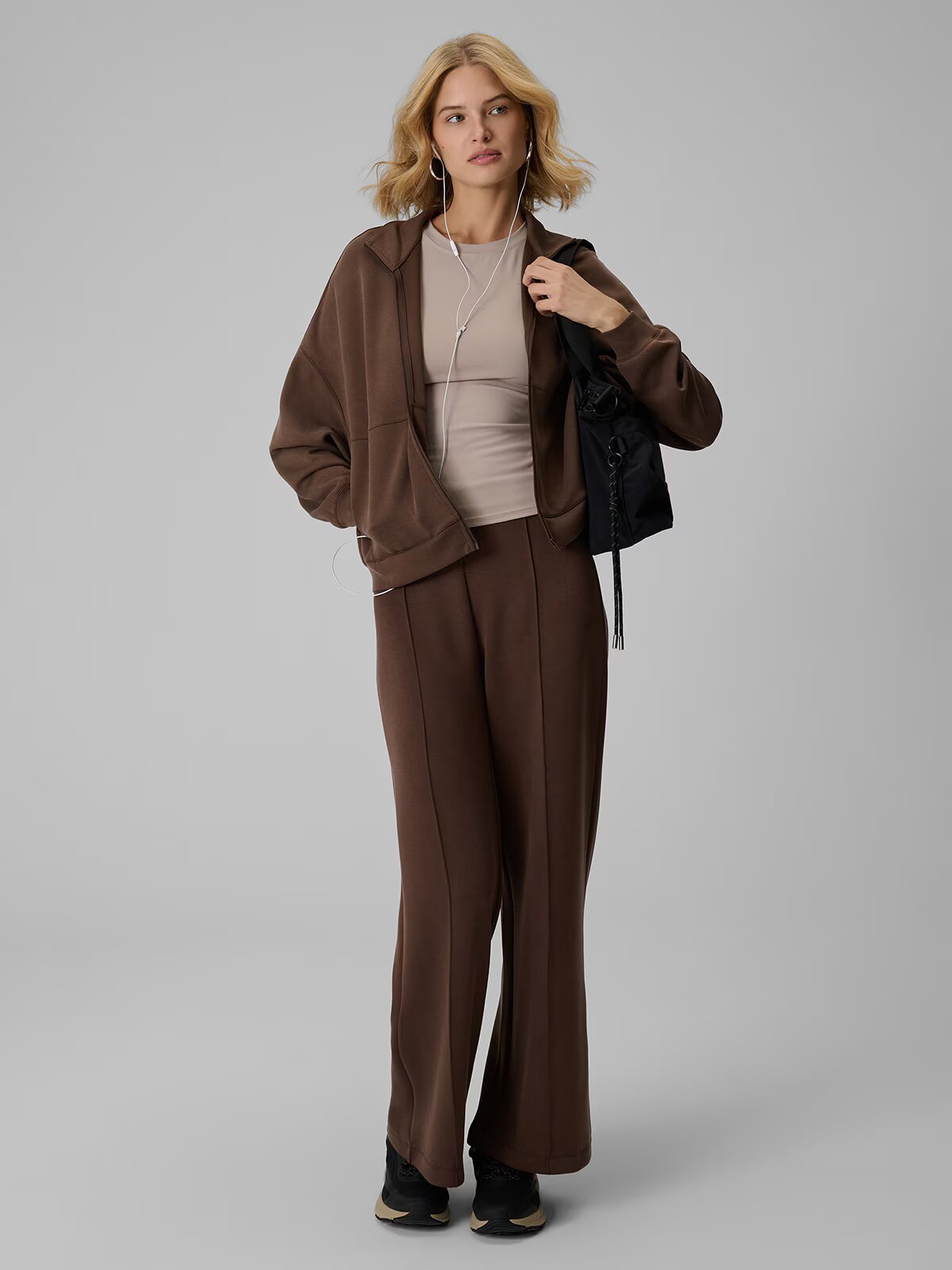 4F Pantaloni de trening cu crac larg pentru femei - maro S