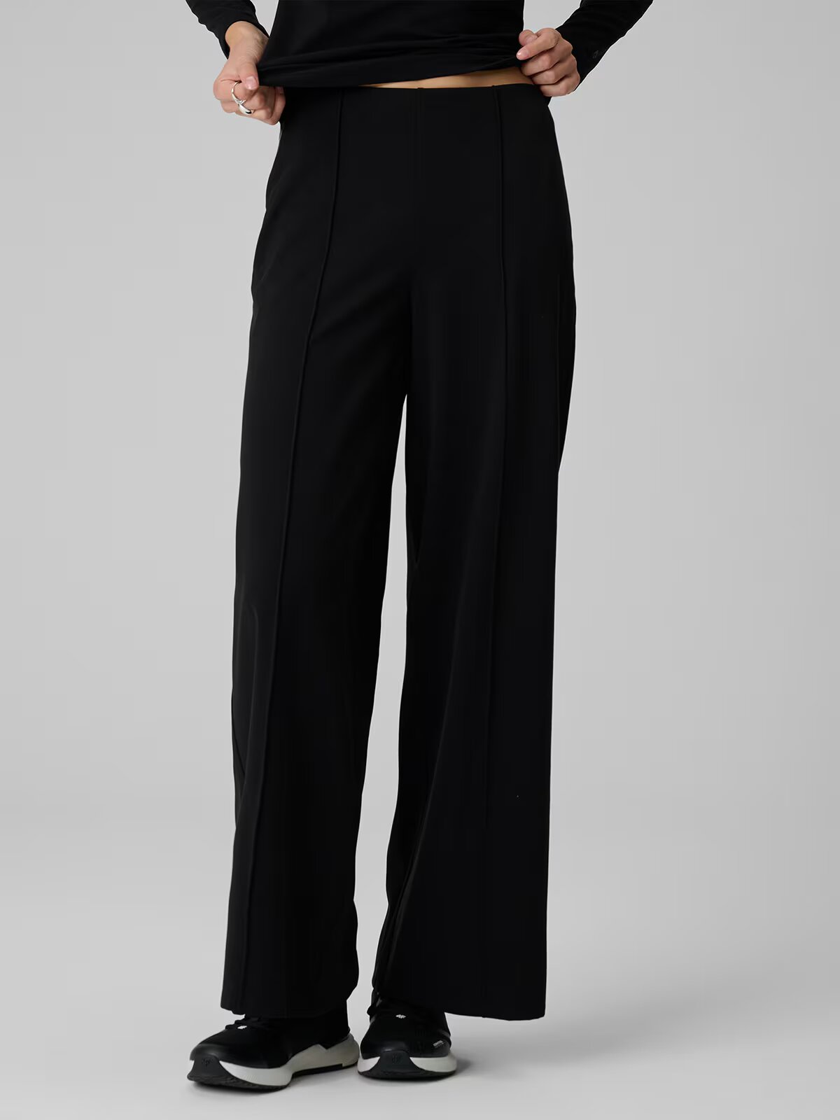 4F Pantaloni de trening cu crac larg pentru femei - negri XL