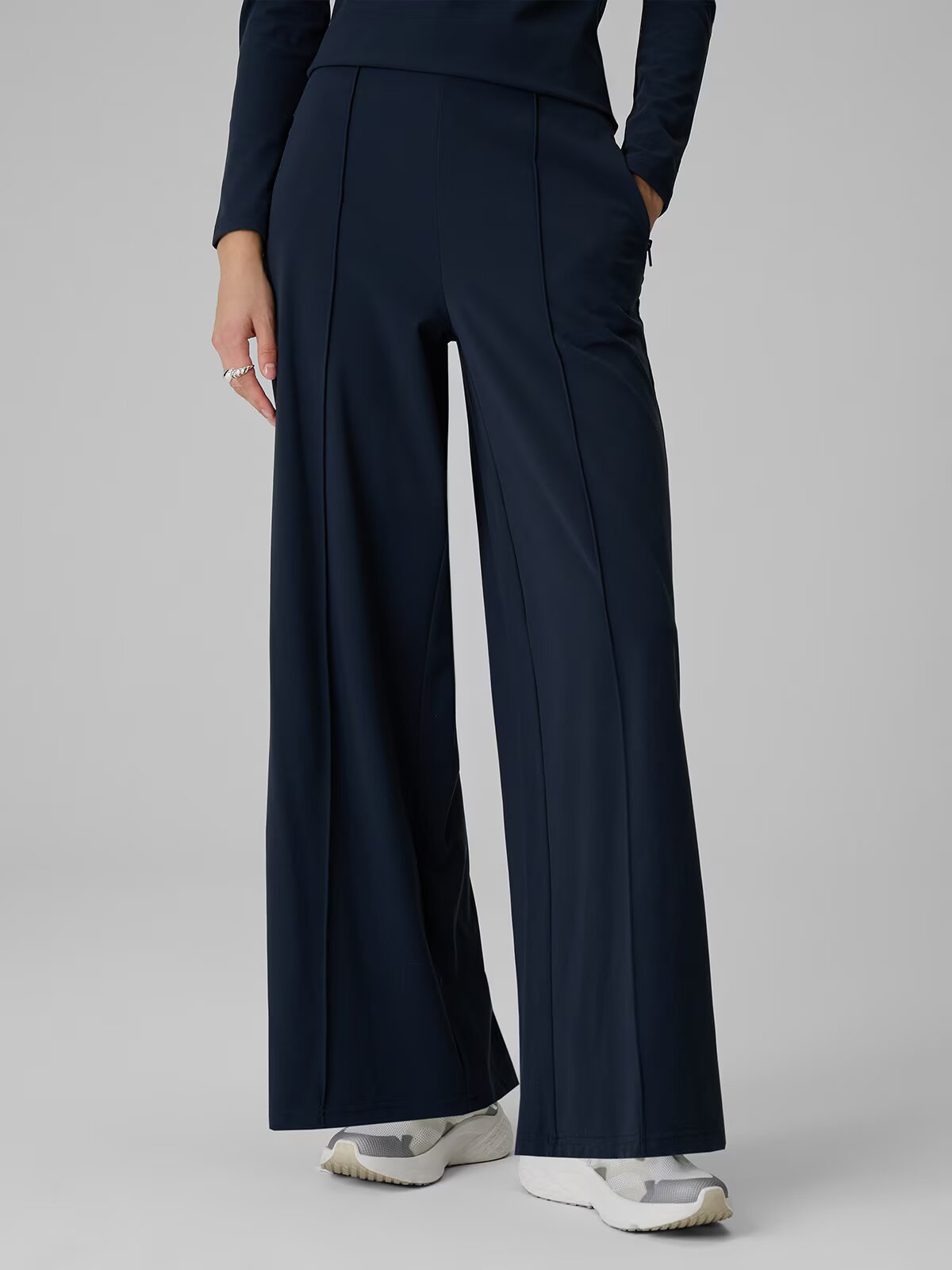 4F Pantaloni de trening cu crac larg pentru femei - M