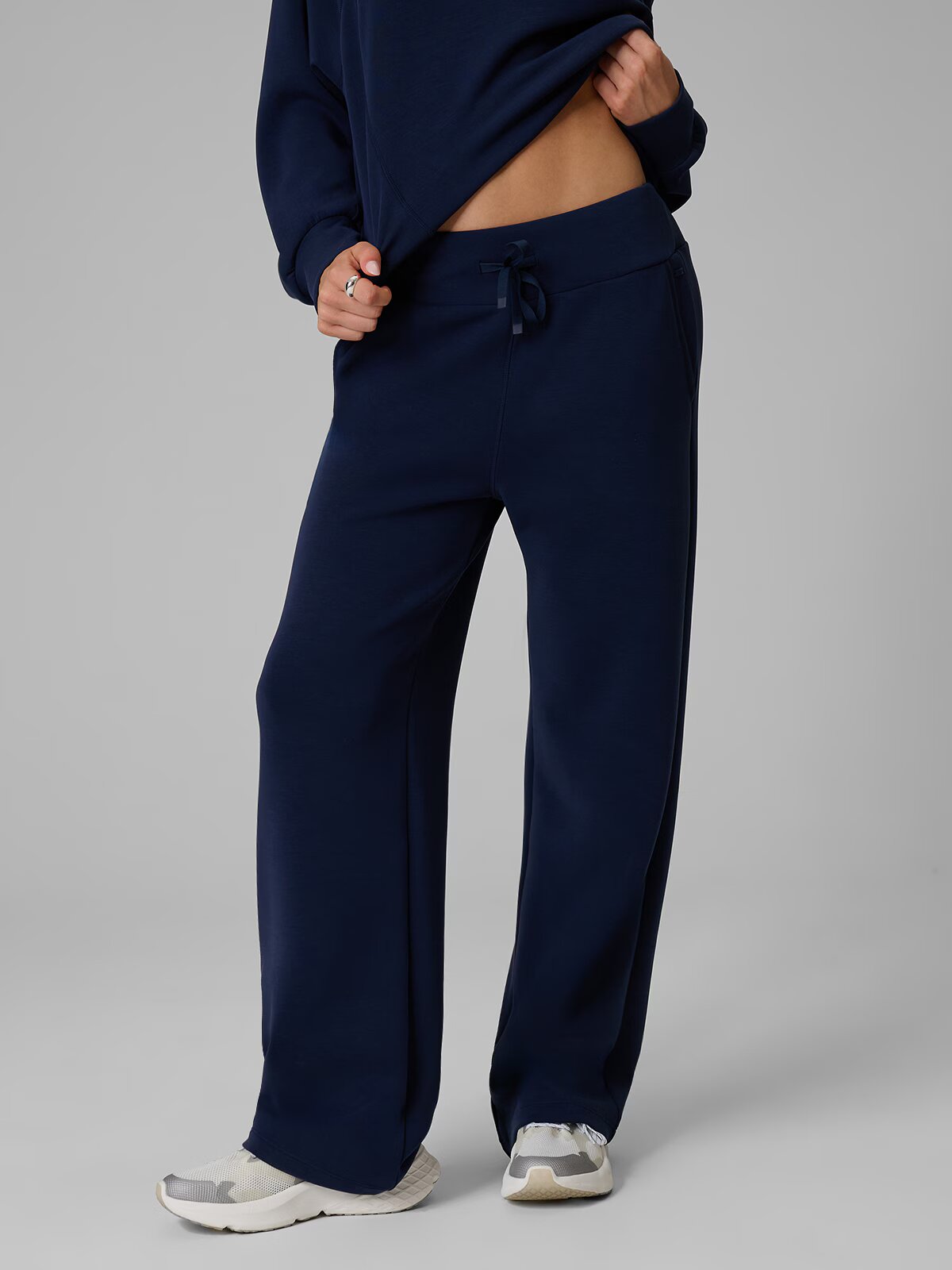 4F Pantaloni de trening cu crac larg pentru femei - S