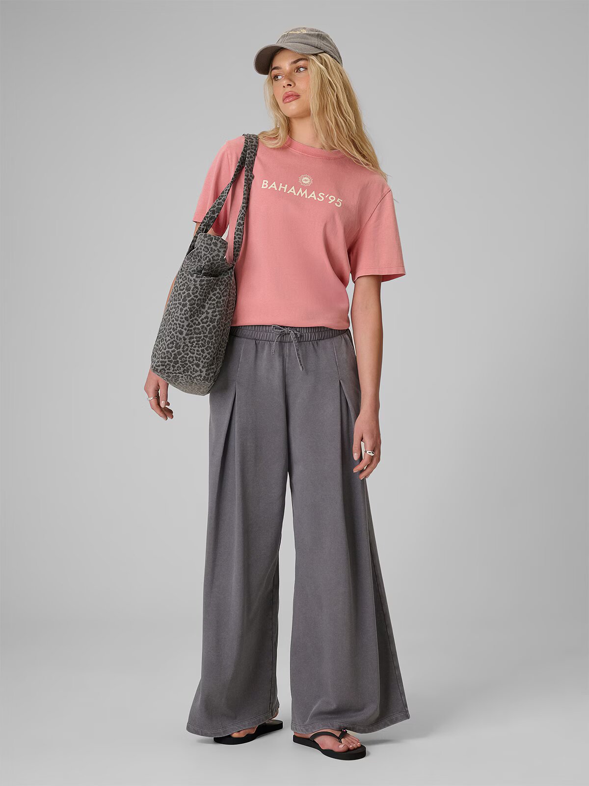 4F Pantaloni de trening cu crac larg pentru femei - S