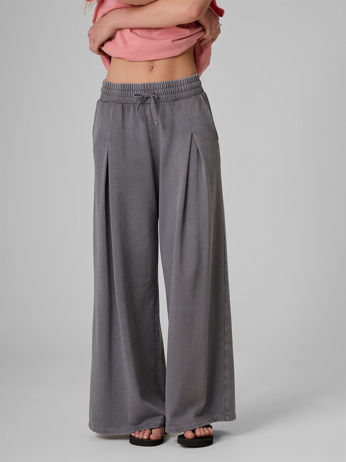 4F Pantaloni de trening cu crac larg pentru femei - S