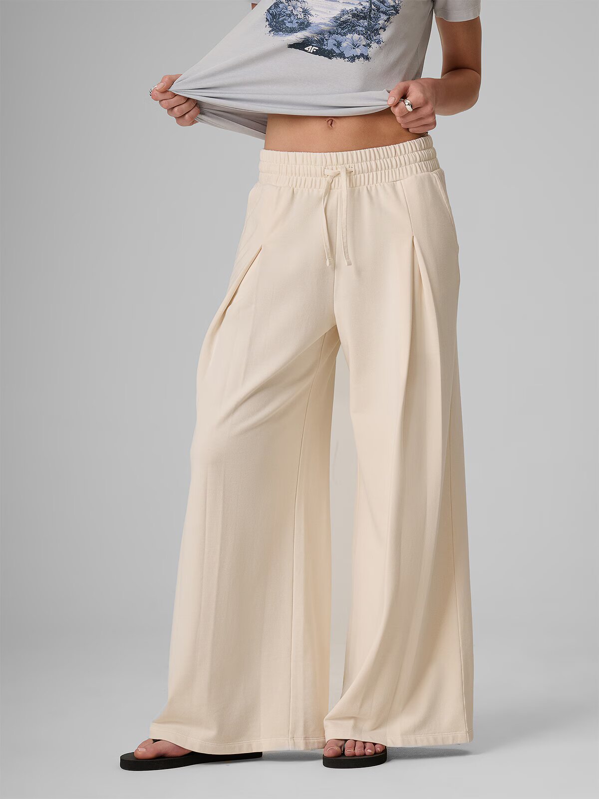 4F Pantaloni de trening cu crac larg pentru femei - M