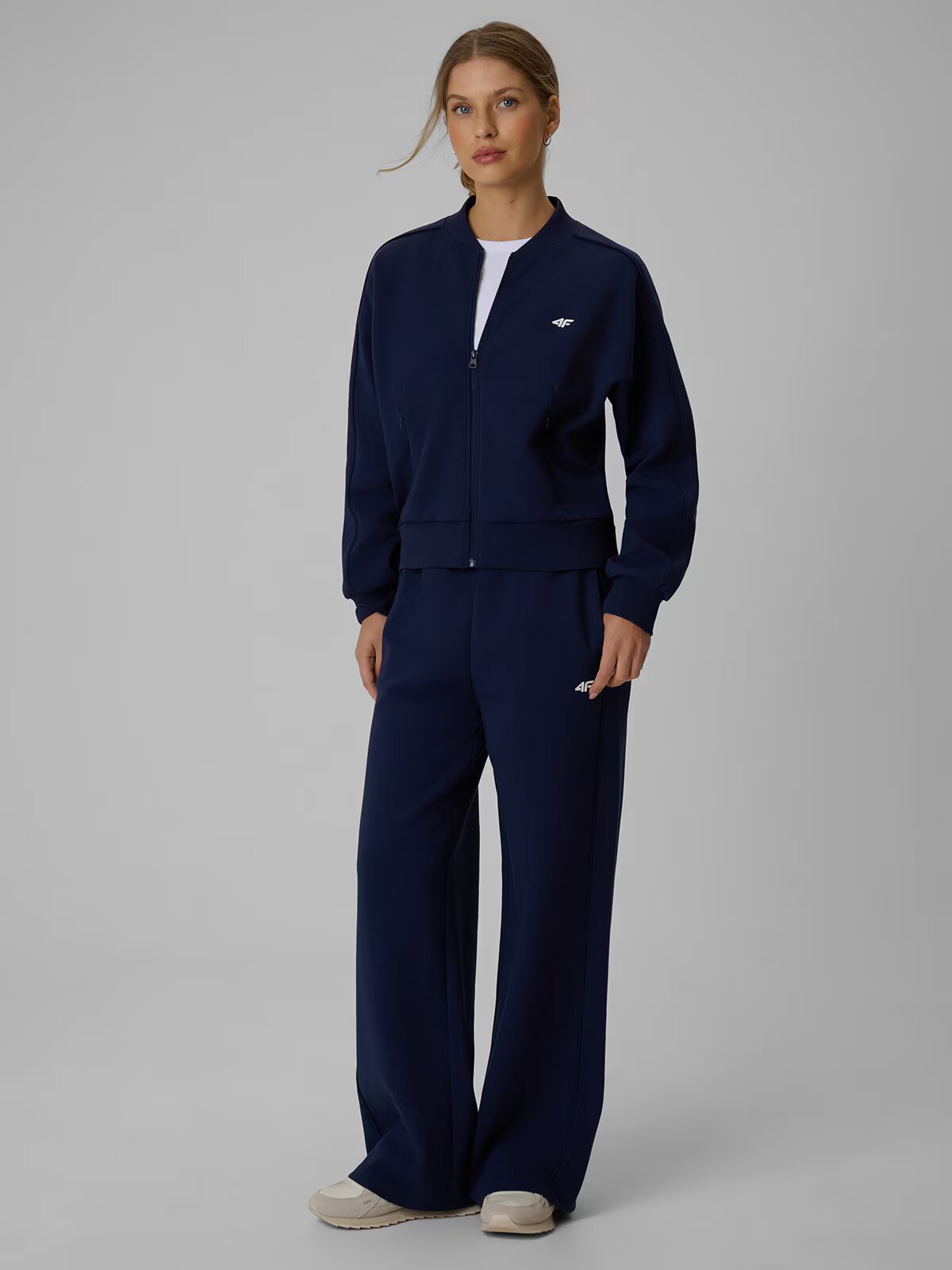 4F Pantaloni de trening cu crac larg pentru femei - XL