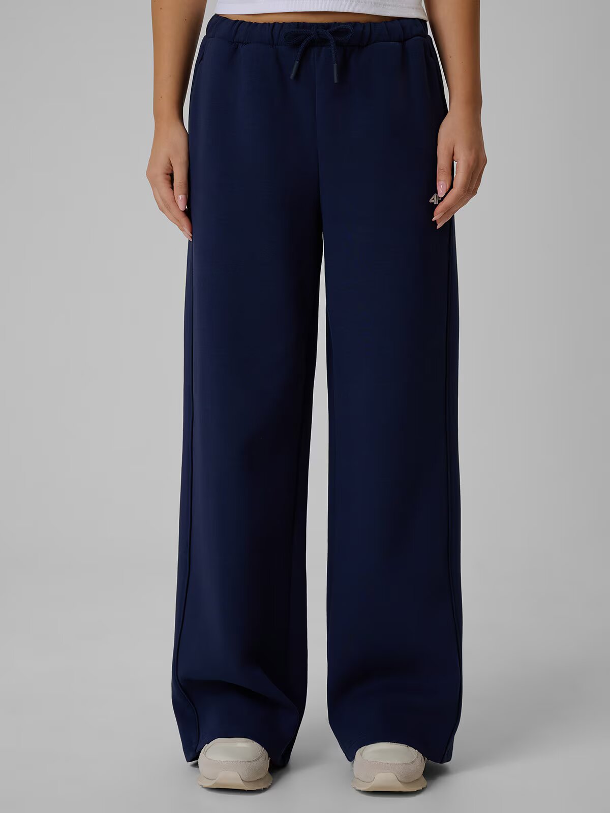 4F Pantaloni de trening cu crac larg pentru femei - XL