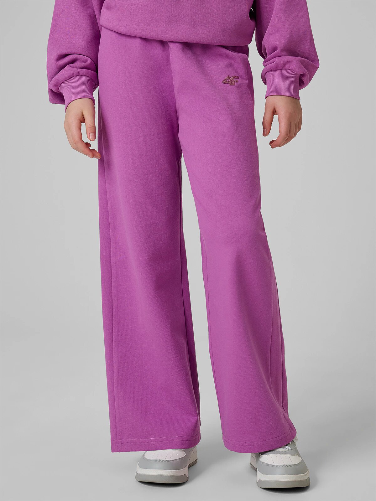 4F Pantaloni de trening cu crac larg pentru fete - 152