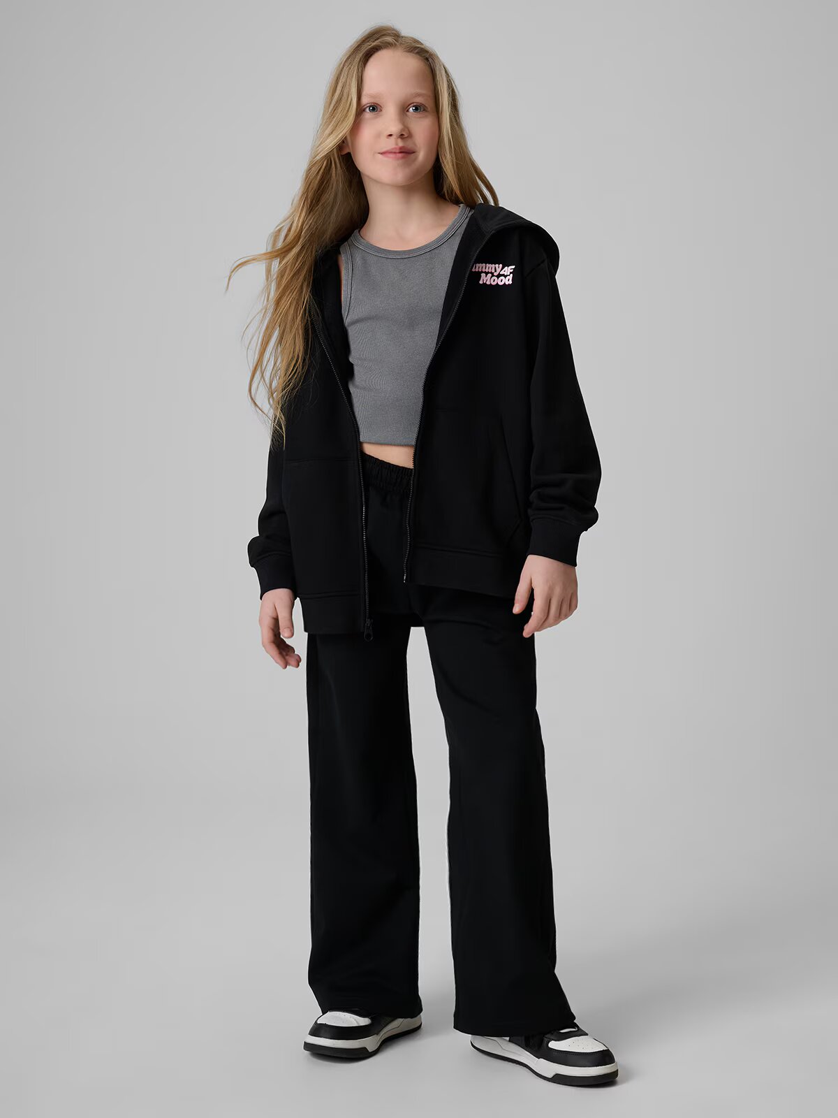 4F Pantaloni de trening cu crac larg pentru fete - negri 122