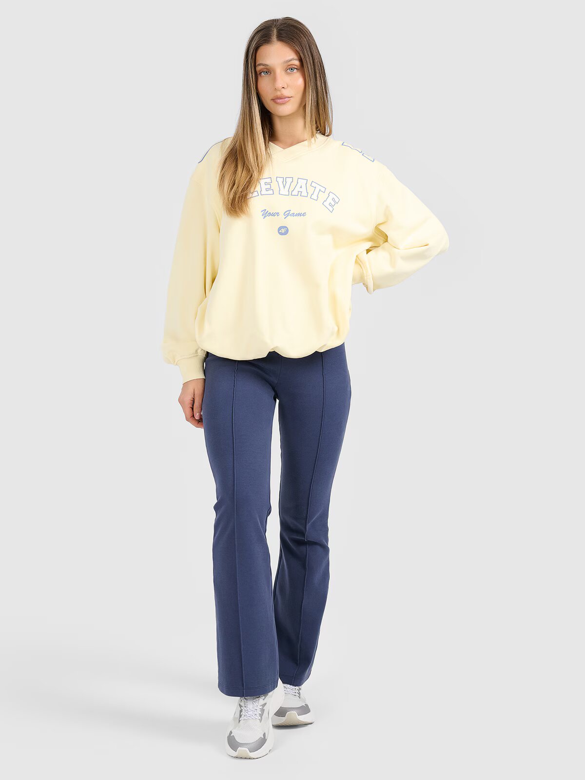 4F Pantaloni de trening cu craci evazați pentru femei - XS