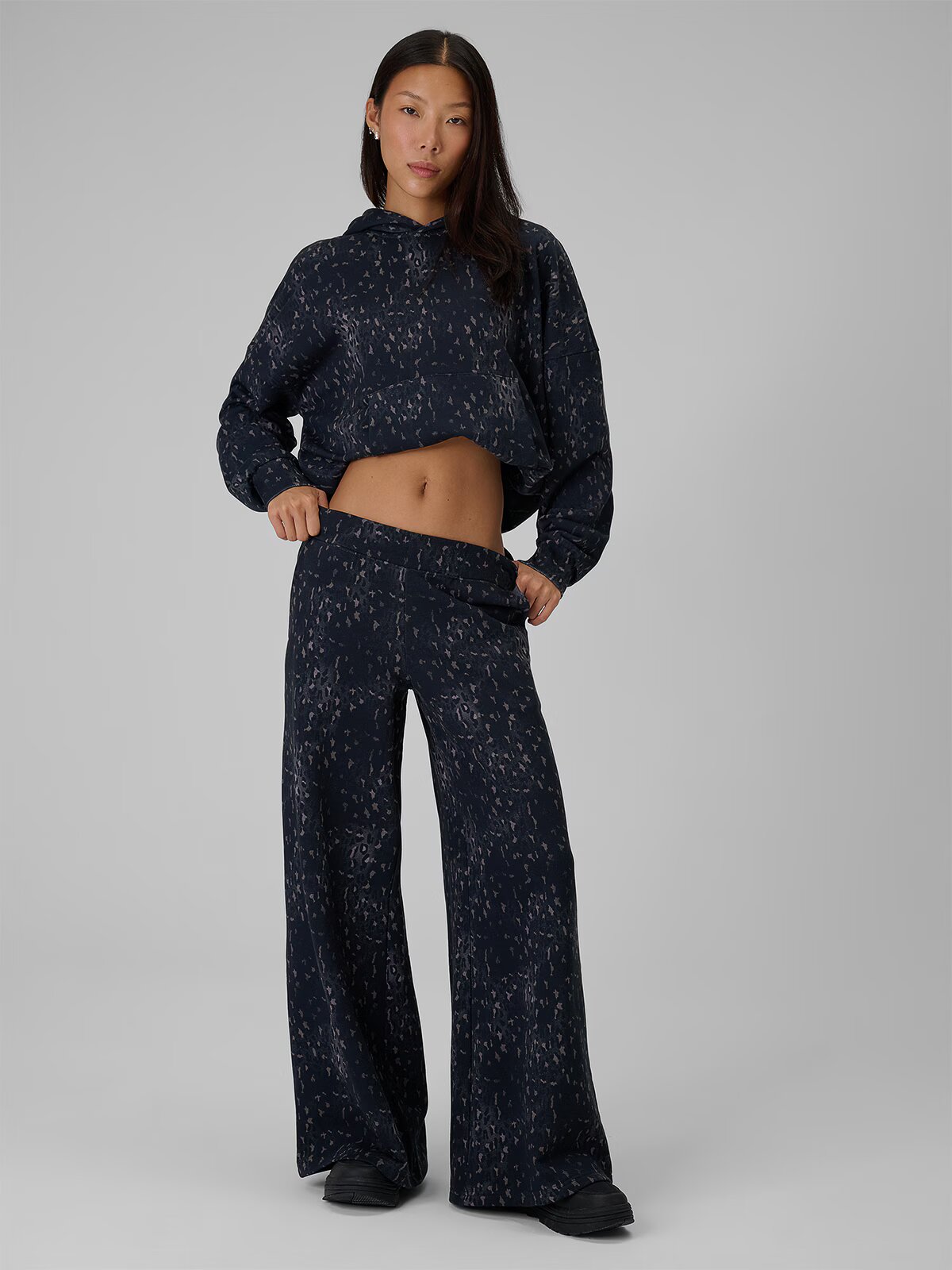 4F Pantaloni de trening cu craci largi pentru femei - S