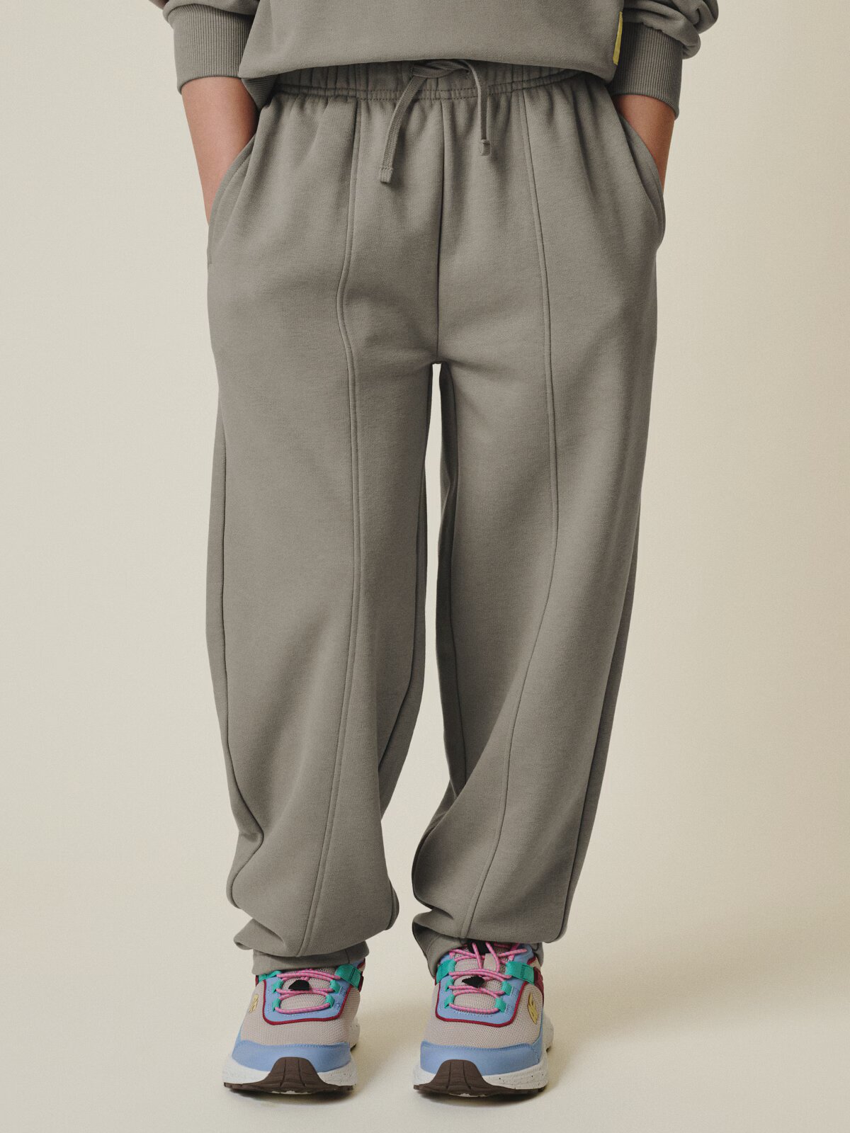 4F Pantaloni de trening cu craci largi pentru fete - 122/128 (6-8 ani)