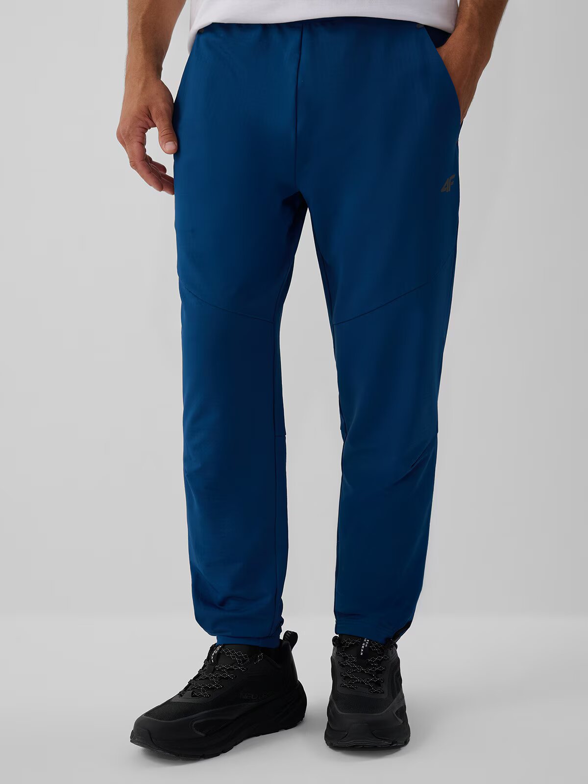 4F Pantaloni de trening din material tehnic pentru bărbați - M