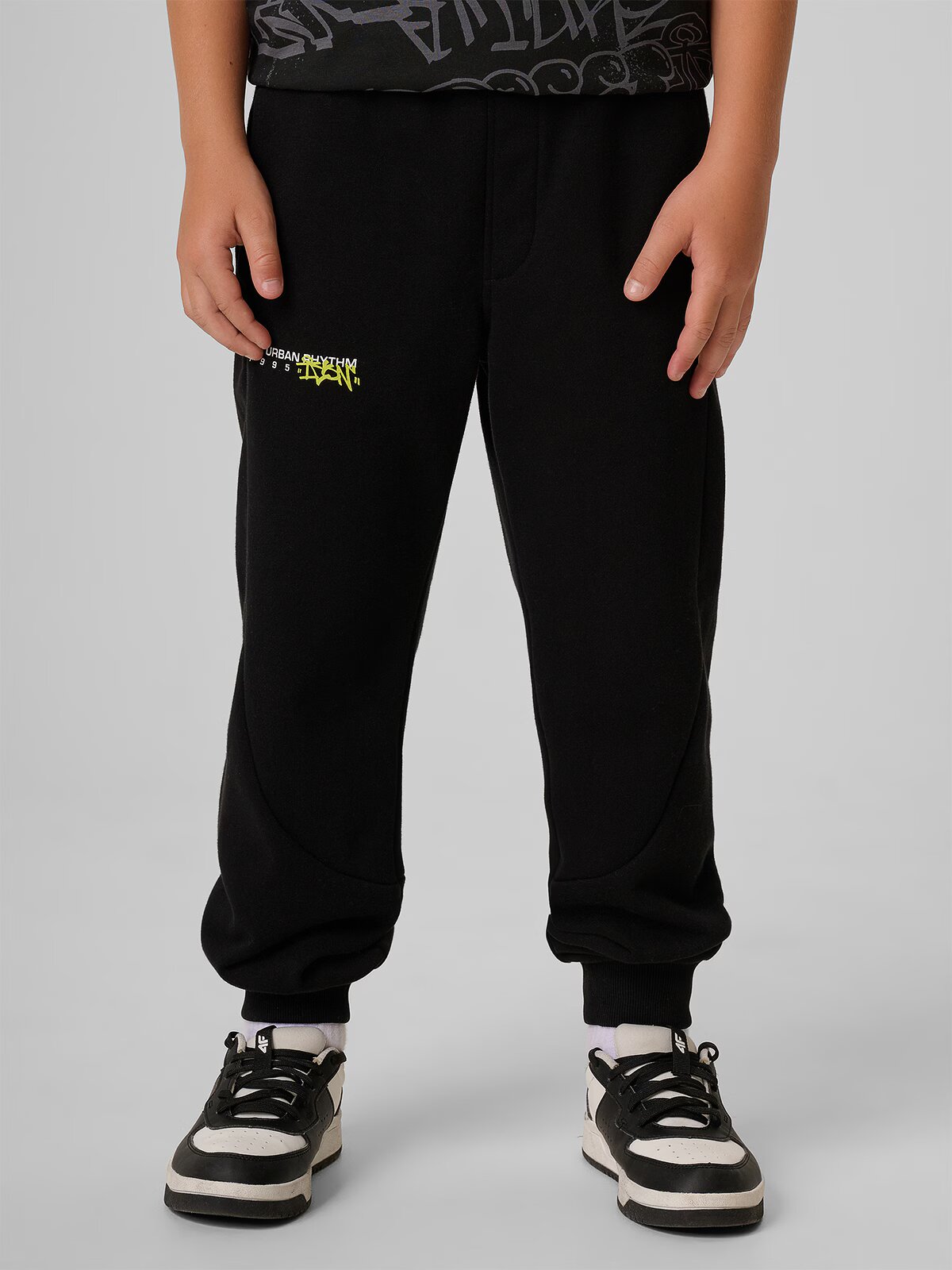4F Pantaloni de trening jogger băieți - negri 122
