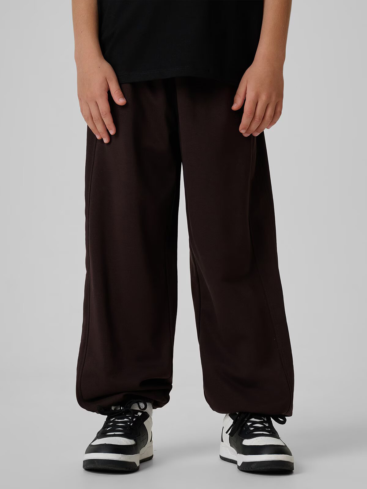 4F Pantaloni de trening jogger pentru băieți - maro 158/164 (12-14 ani)