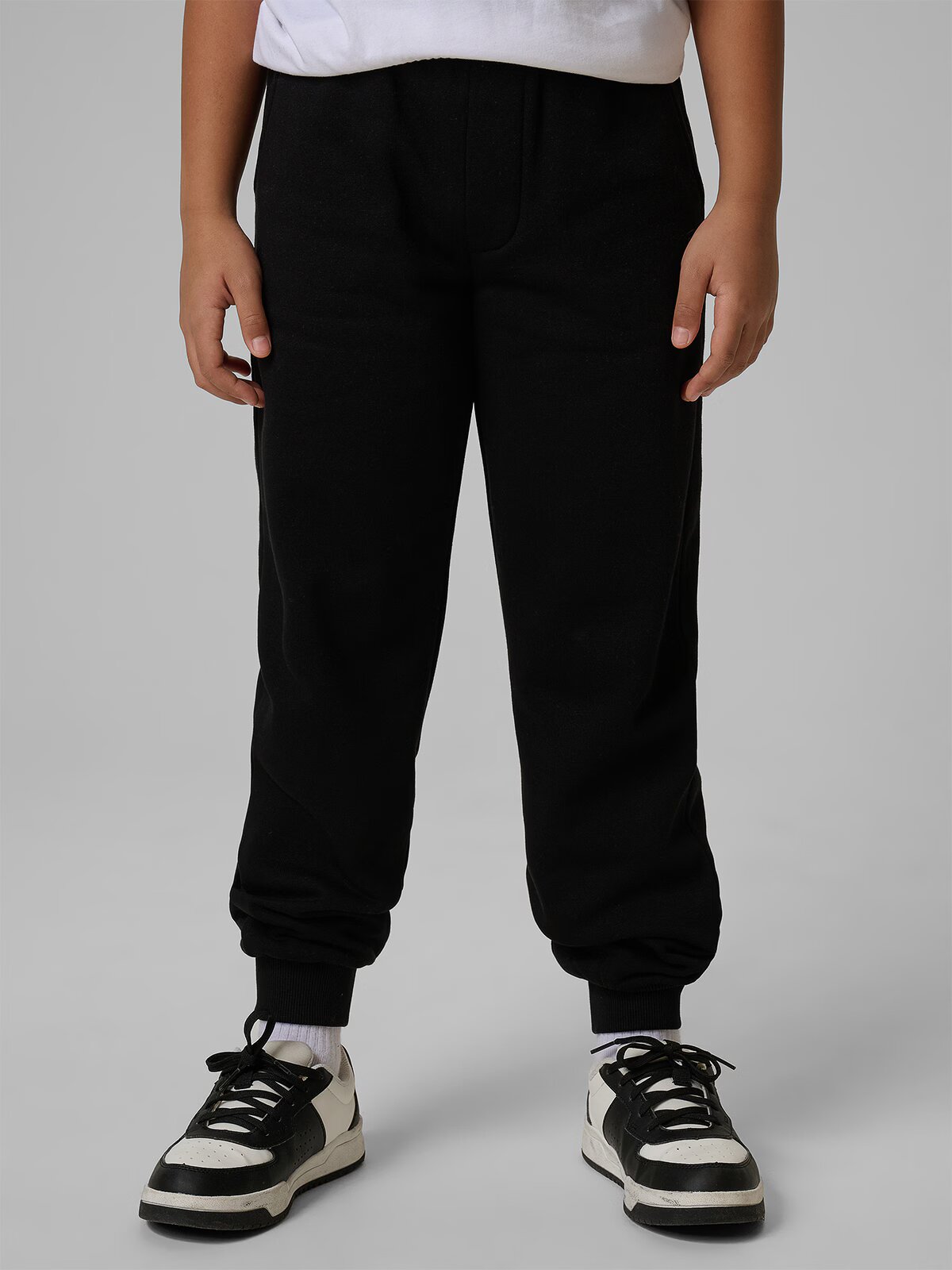 4F Pantaloni de trening jogger pentru băieți - negri 140