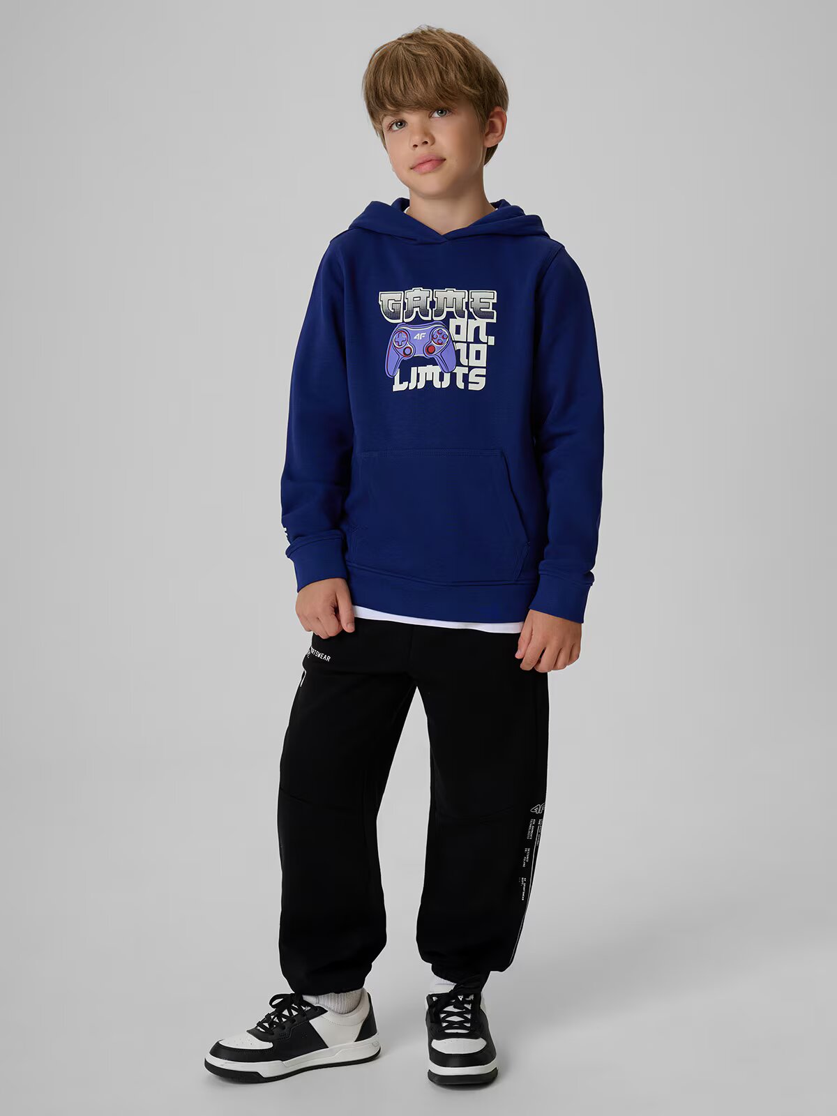 4F Pantaloni de trening jogger pentru băieți - negri 146