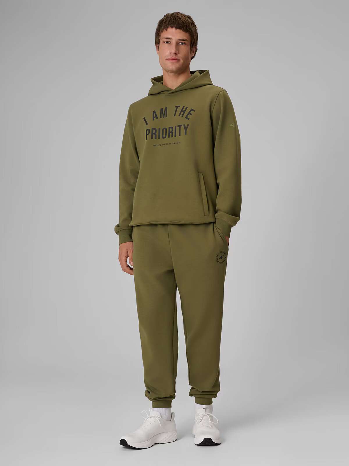 4F Pantaloni de trening jogger pentru barbati - khaki S