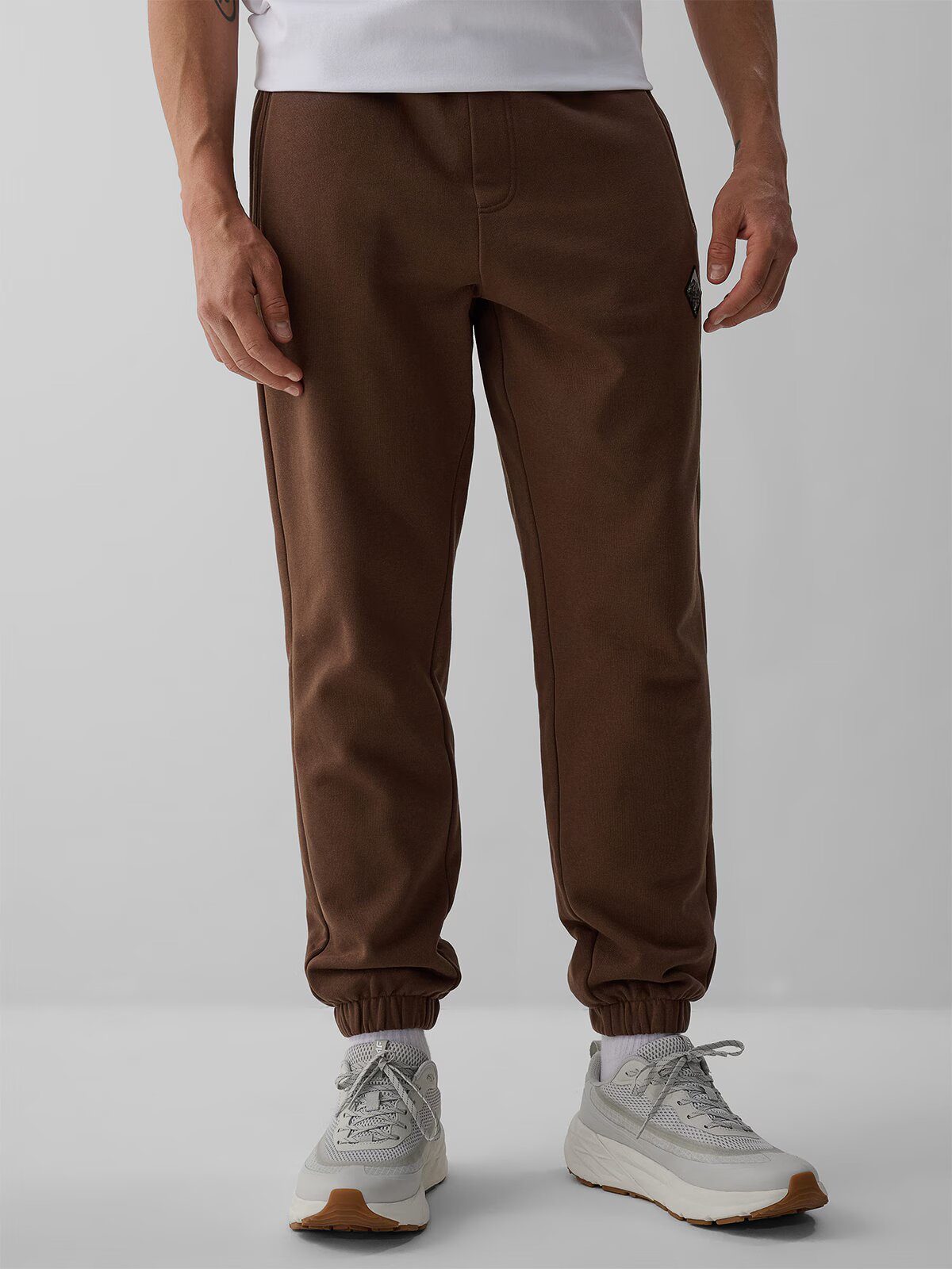 4F Pantaloni de trening jogger pentru bărbați - maro M