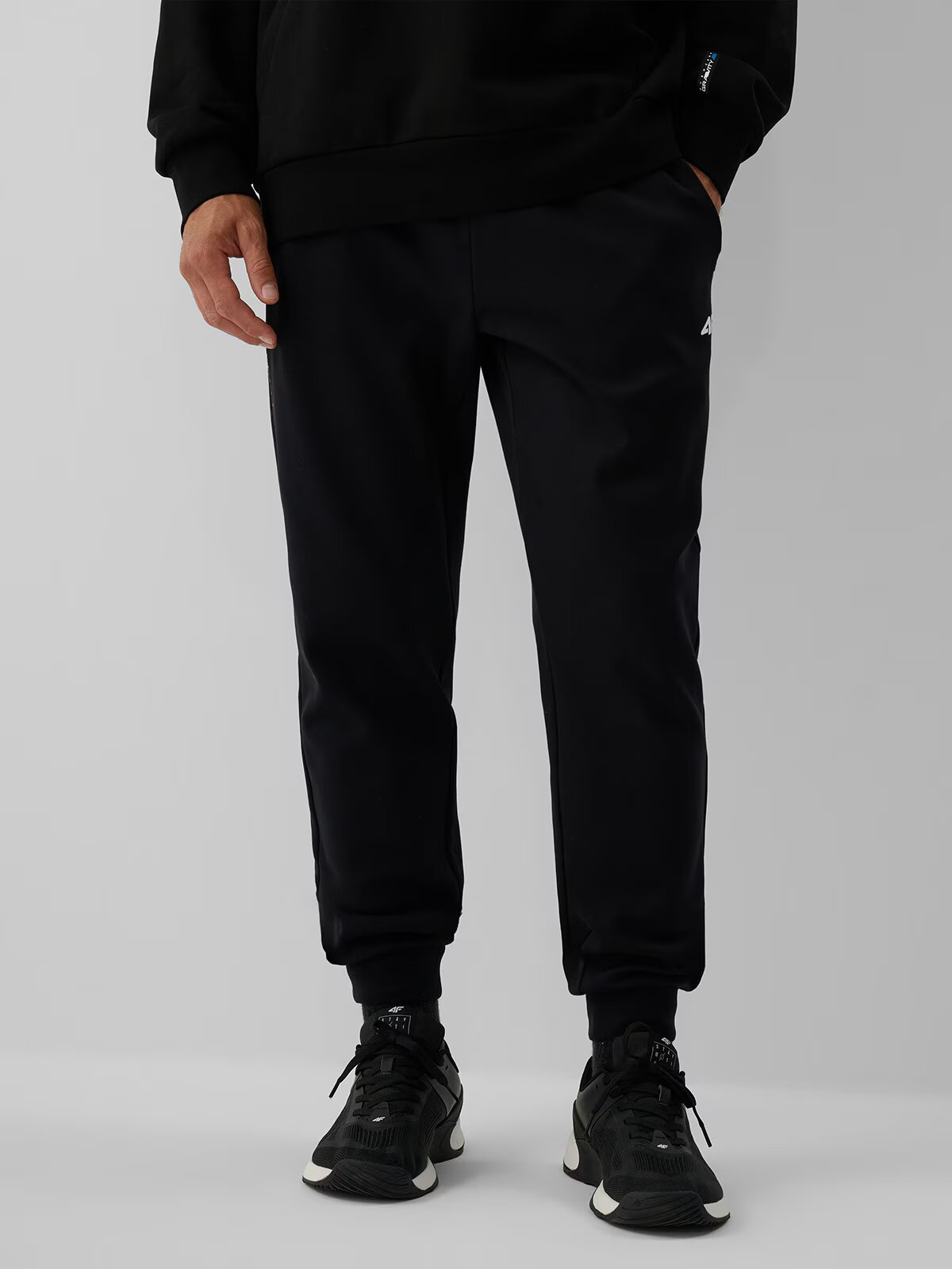 4F Pantaloni de trening jogger pentru bărbați - negri L