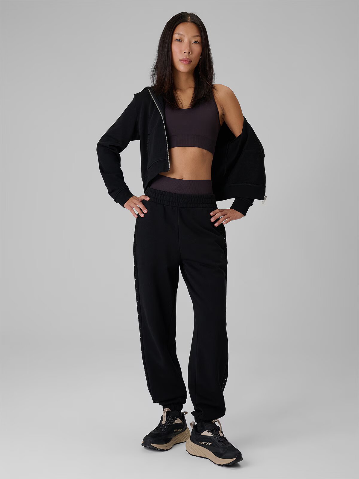 4F Pantaloni de trening jogger pentru femei - negri XL