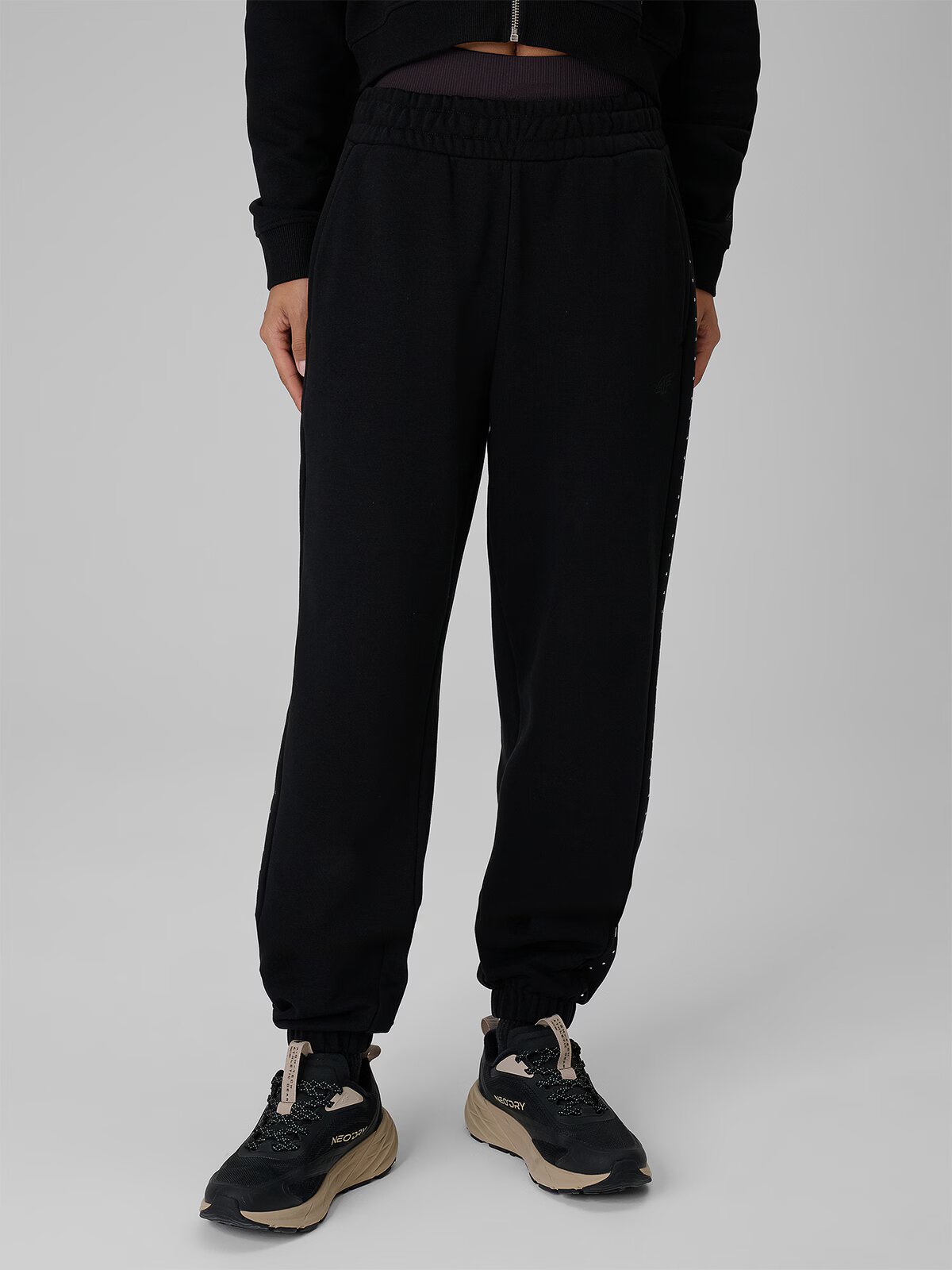 4F Pantaloni de trening jogger pentru femei - negri XL