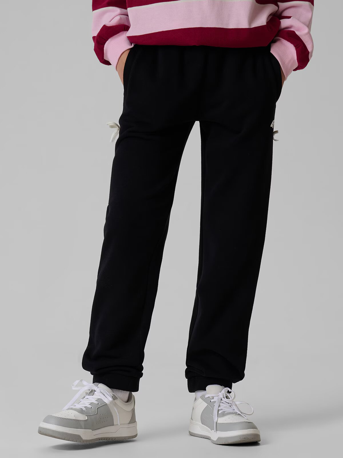 4F Pantaloni de trening jogger pentru fete - negri 128