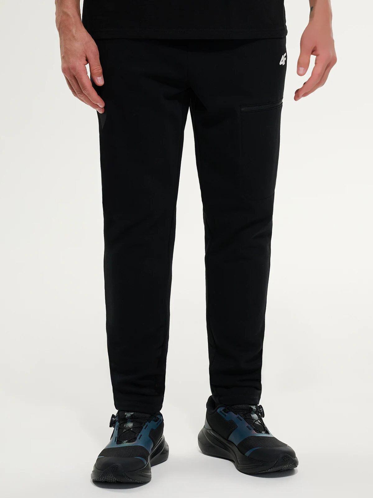4F Pantaloni de trening pentru bărbați - negri XXL