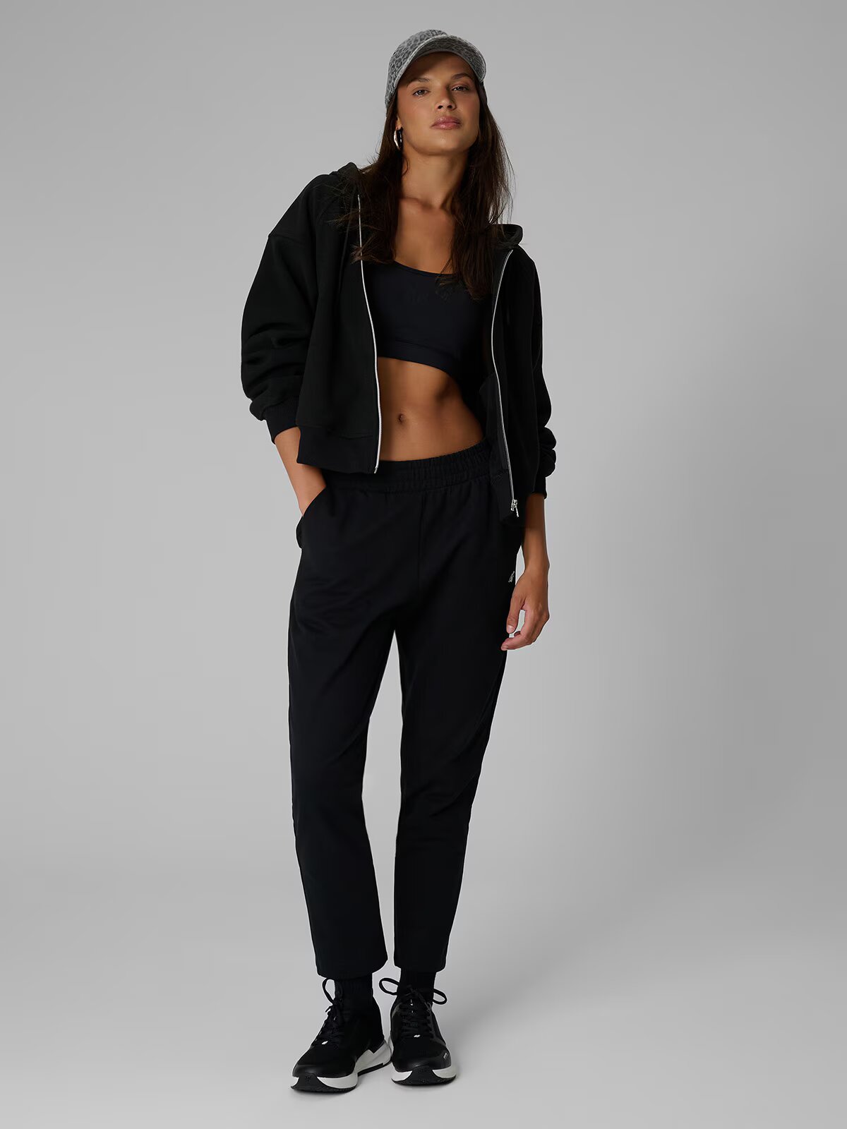 4F Pantaloni de trening pentru femei - negri M