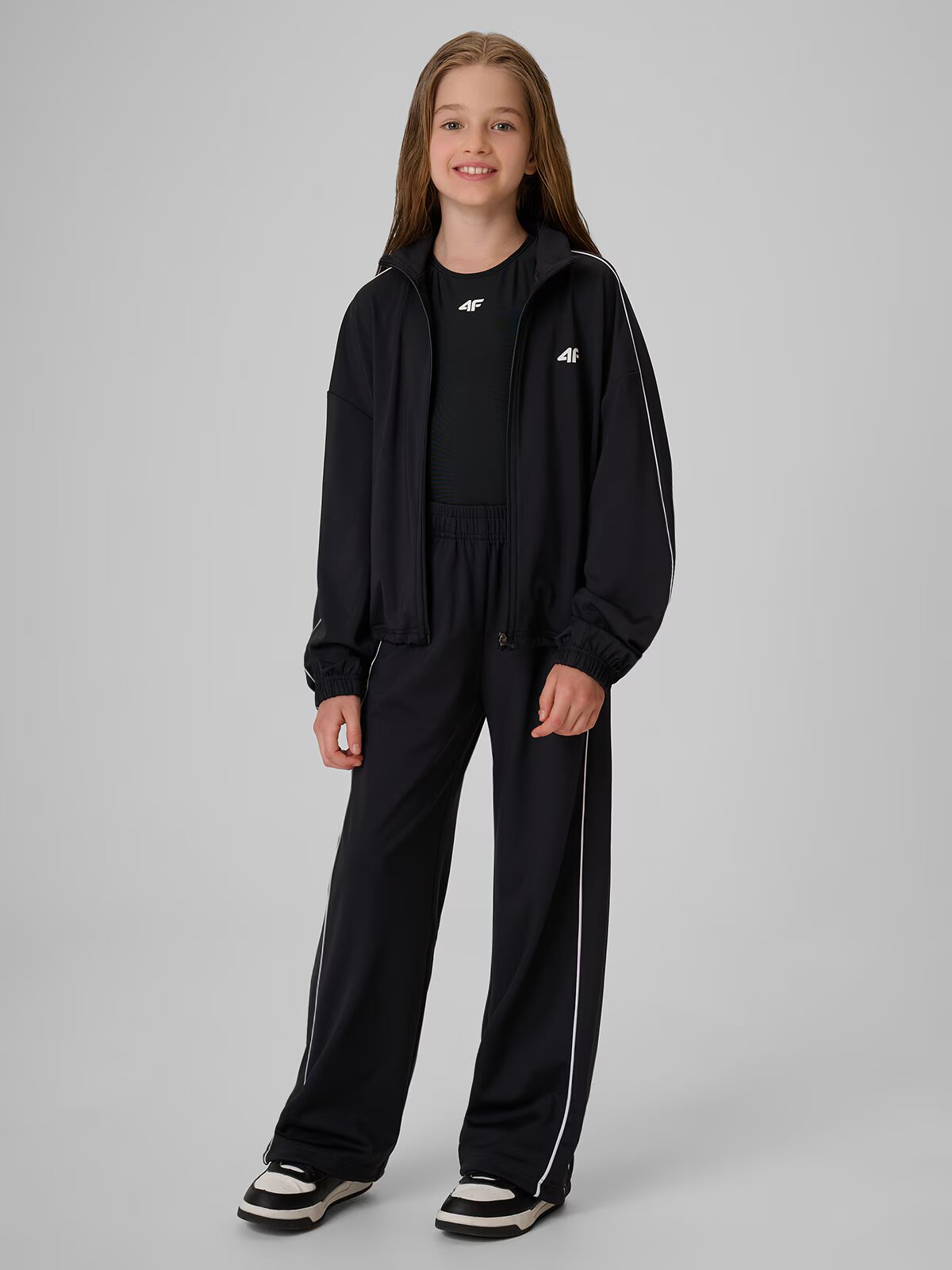 4F Pantaloni de trening sport pentru fete - negri 122/128 (6-8 ani)