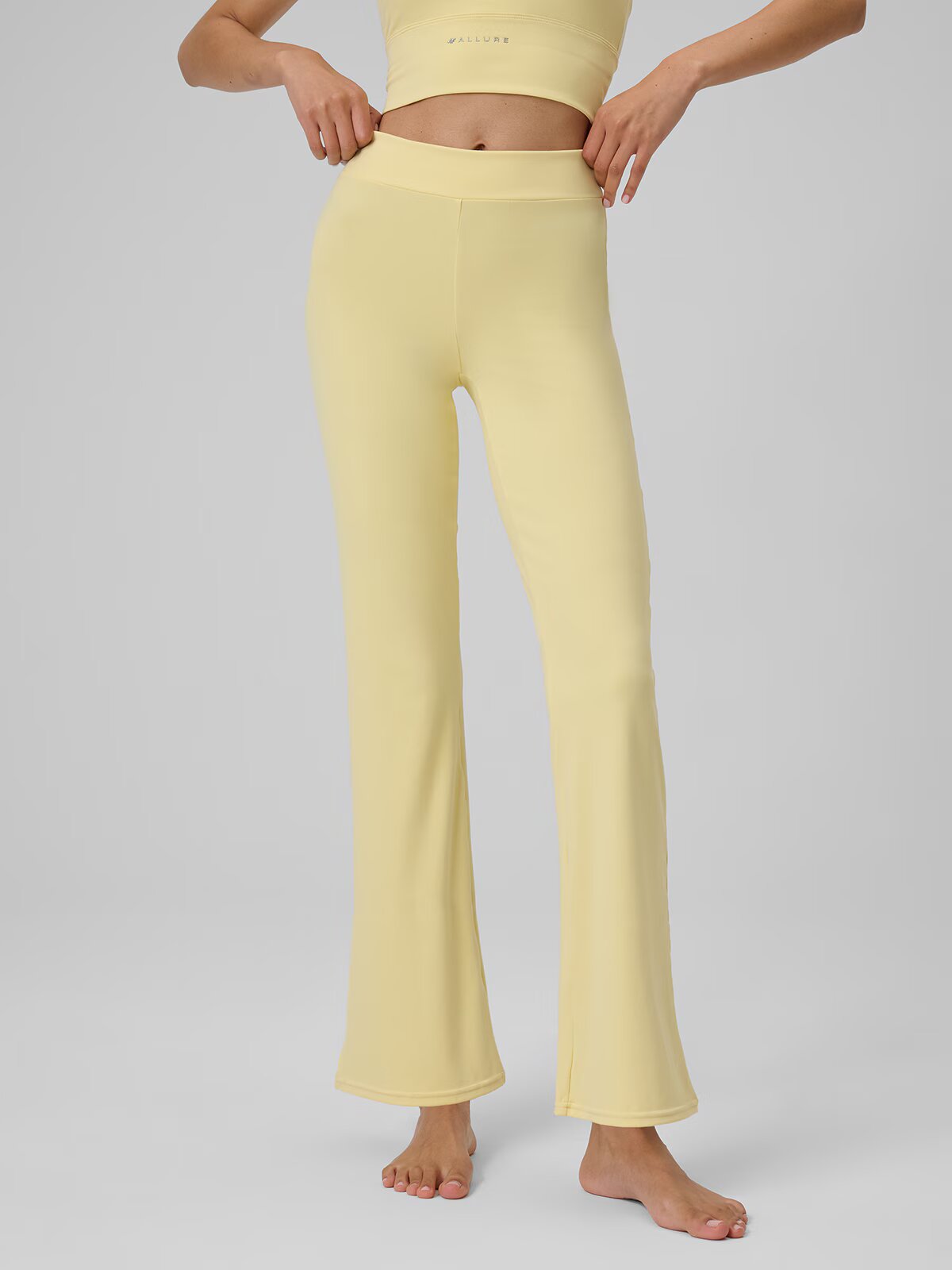 4F Pantaloni de yoga cu craci evazați pentru femei - galbeni M