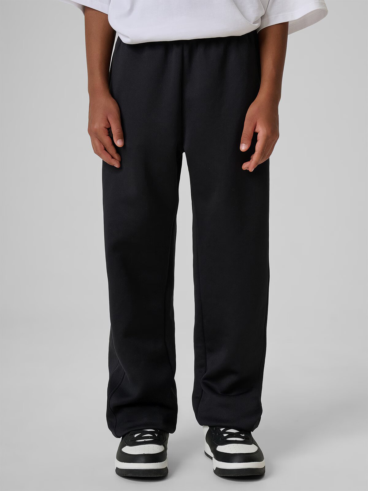 4F Pantaloni jogger cu uscare rapida pentru baieti - negri 152