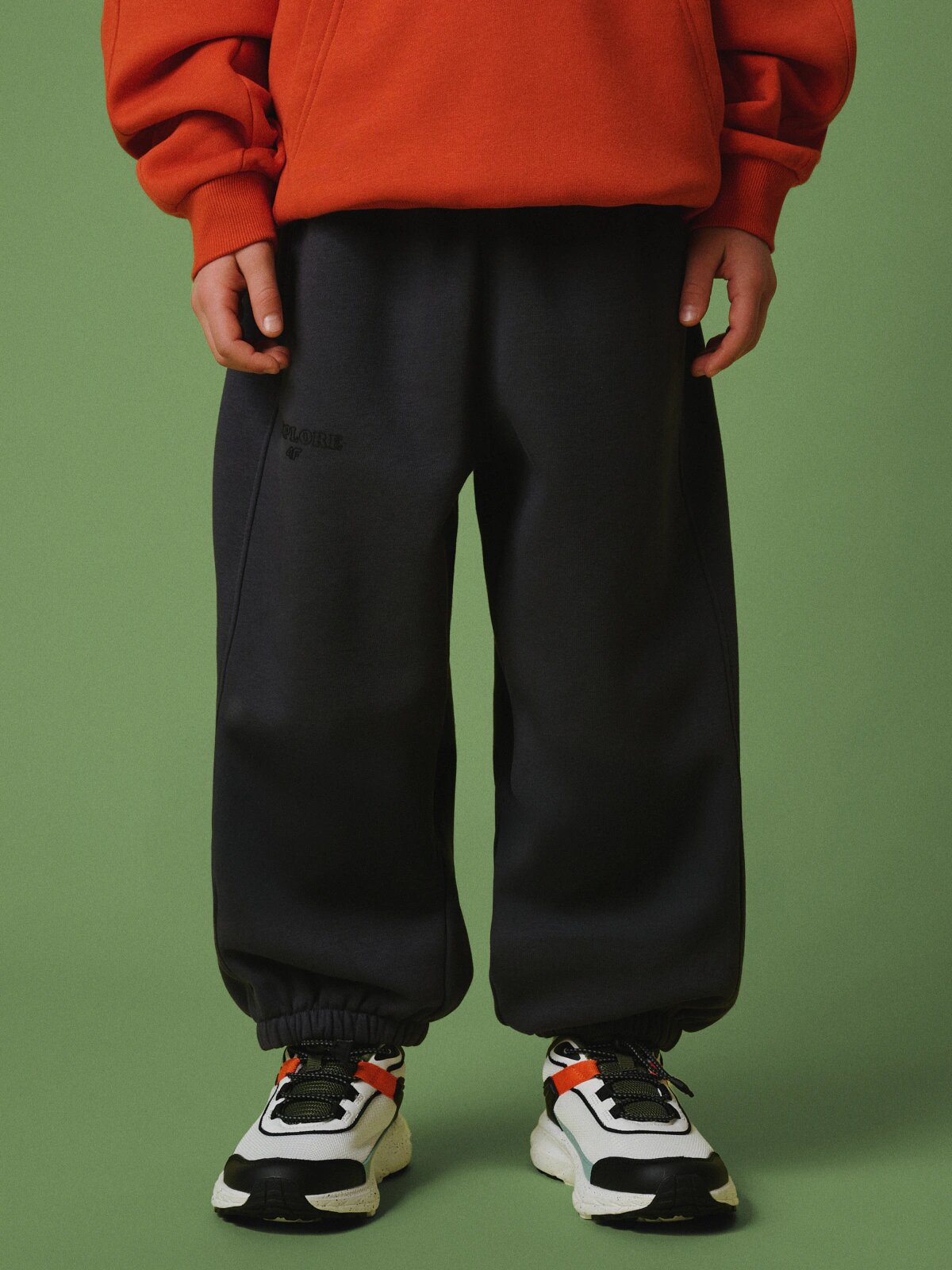 4F Pantaloni jogger de trening pentru băieți - 122/128 (6-8 ani)