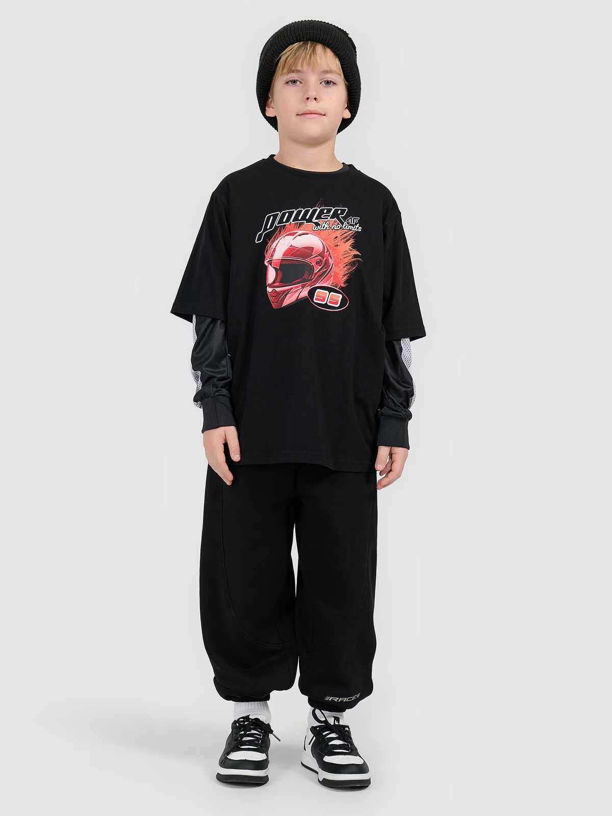 4F Pantaloni jogger de trening pentru băieți - negri 122/128 (6-8 ani)