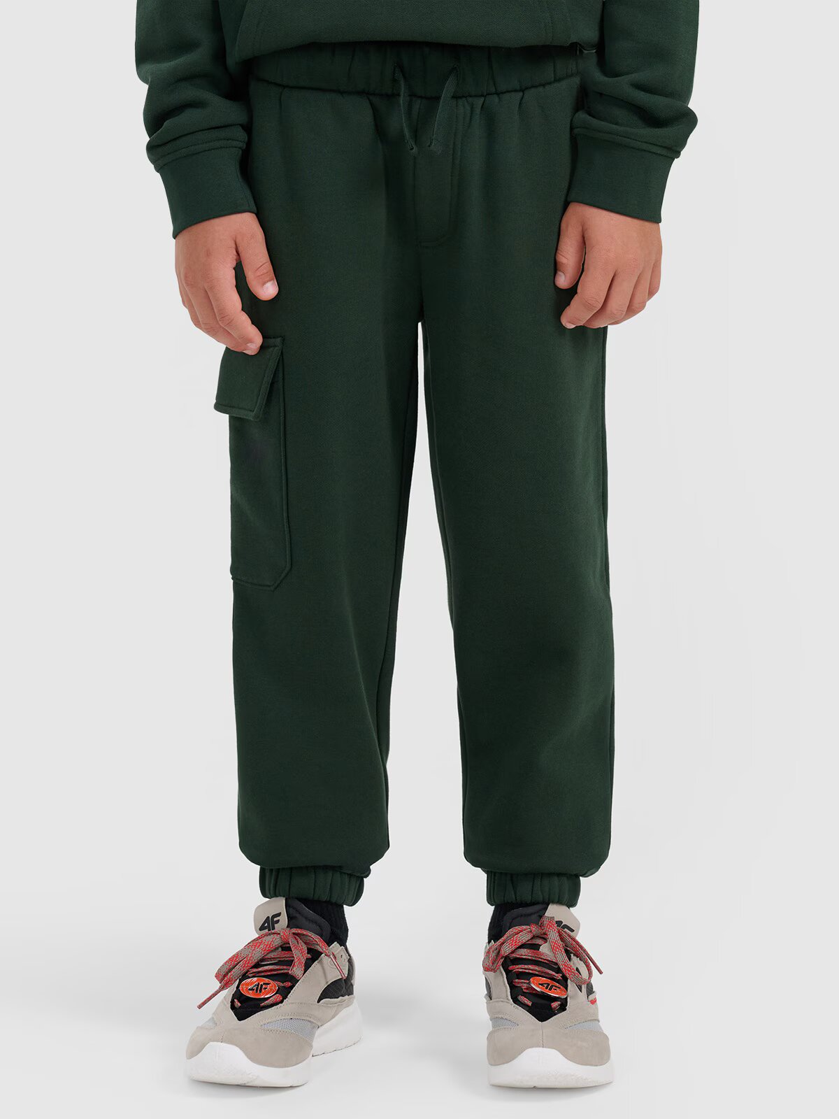 4F Pantaloni jogger de trening pentru băieți - verzi 122