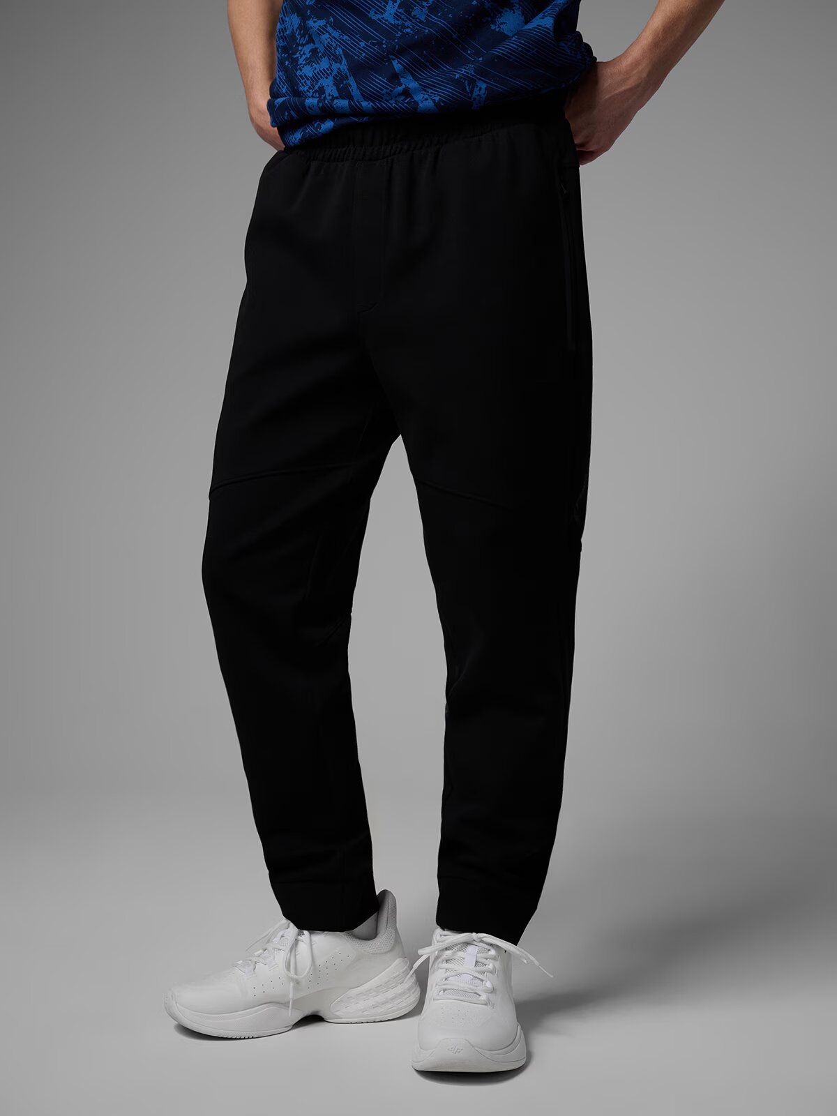 4F Pantaloni jogger de trening pentru bărbați x Robert Lewandowski - negri S