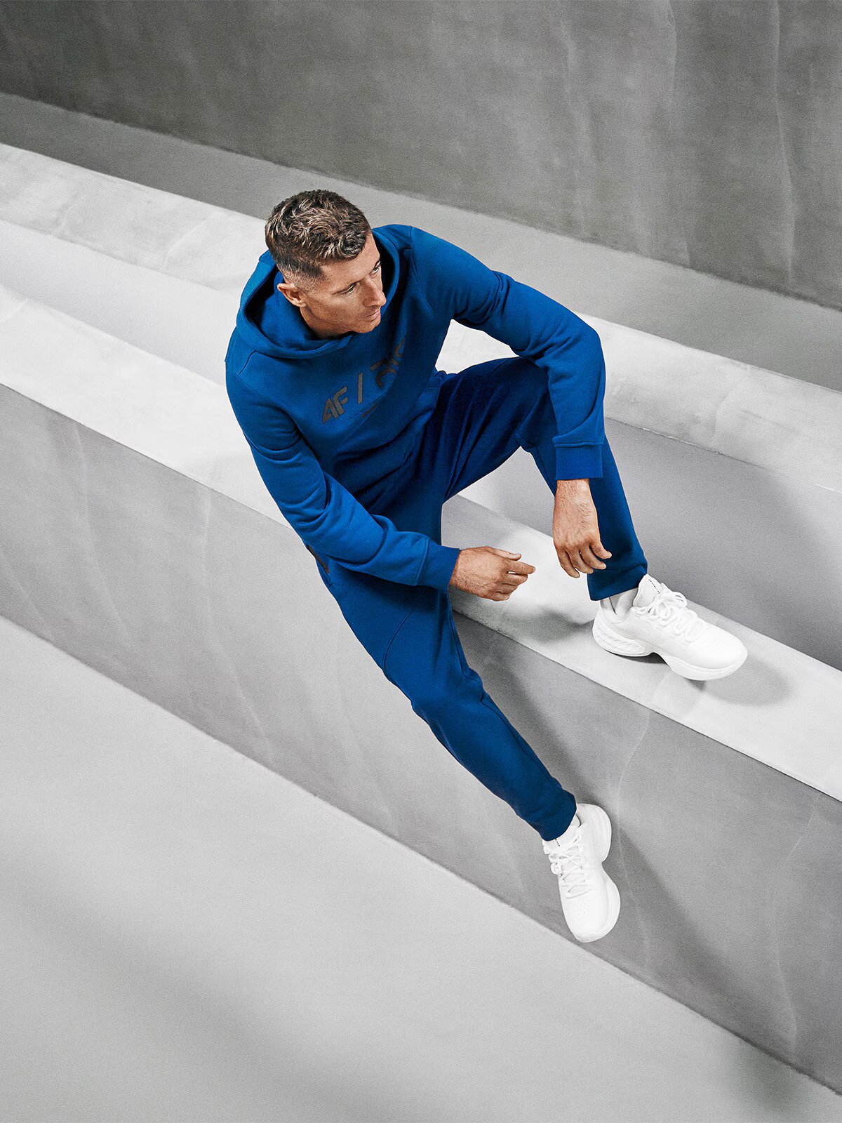 4F Pantaloni jogger de trening pentru bărbați x Robert Lewandowski - XL