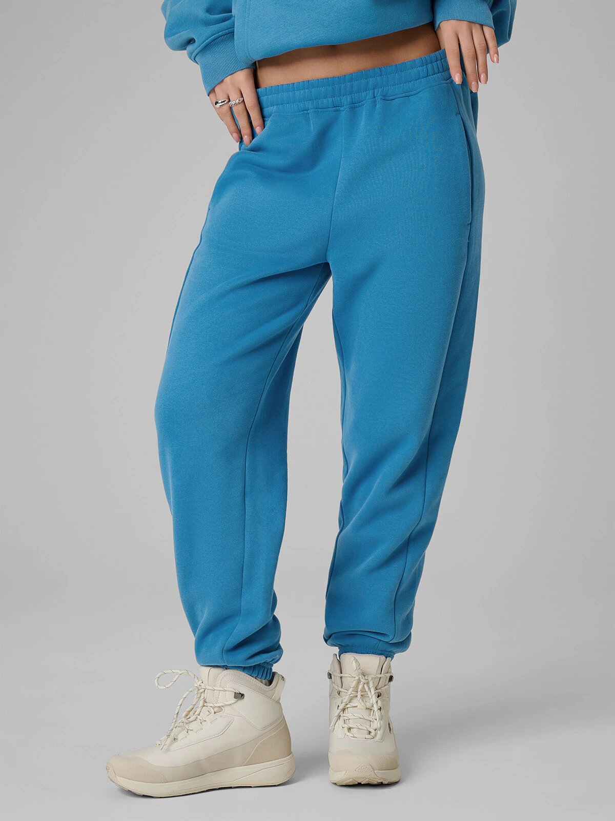 4F Pantaloni jogger de trening pentru femei - albaștri XS