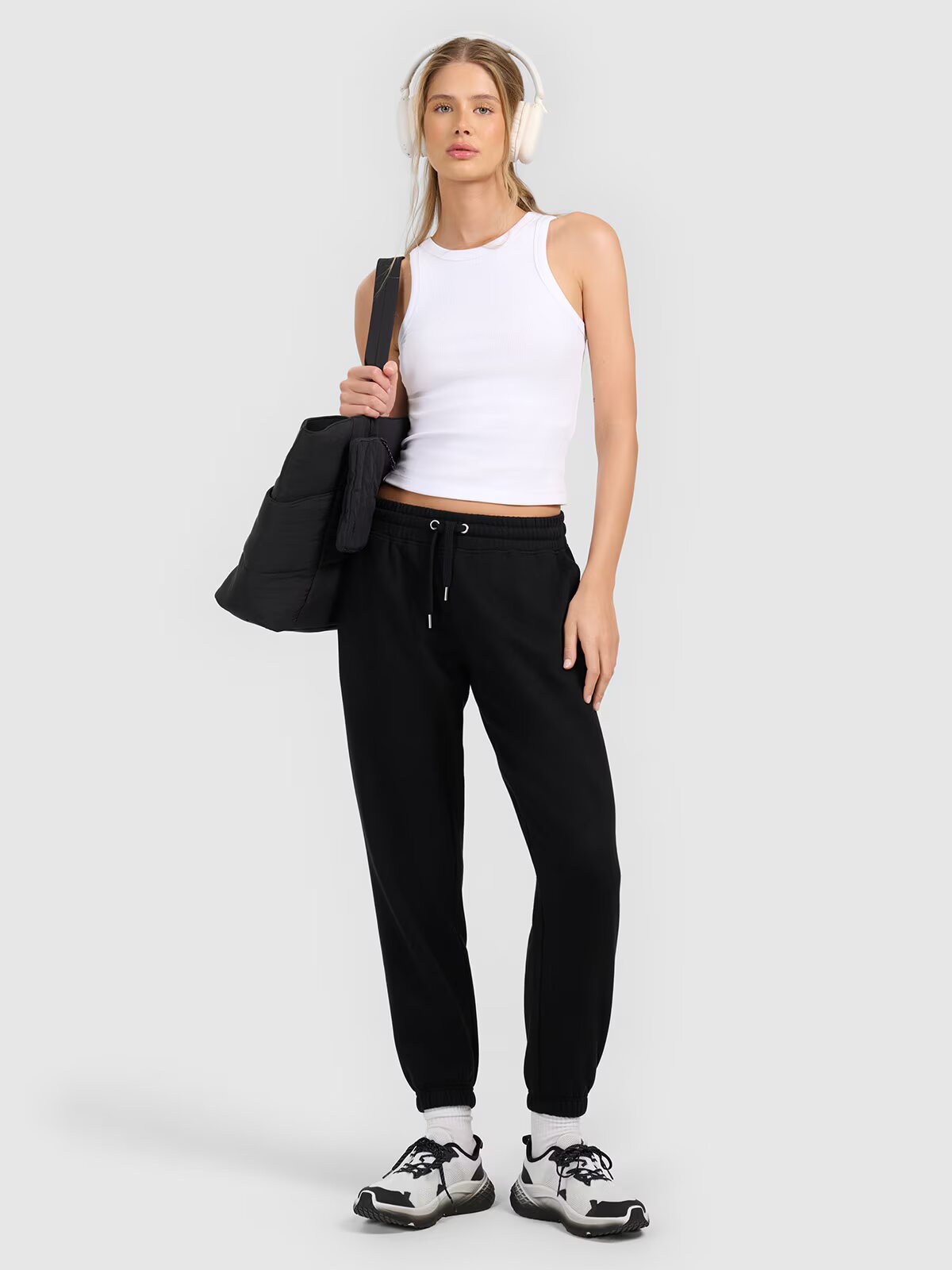 4F Pantaloni jogger de trening pentru femei - negri S