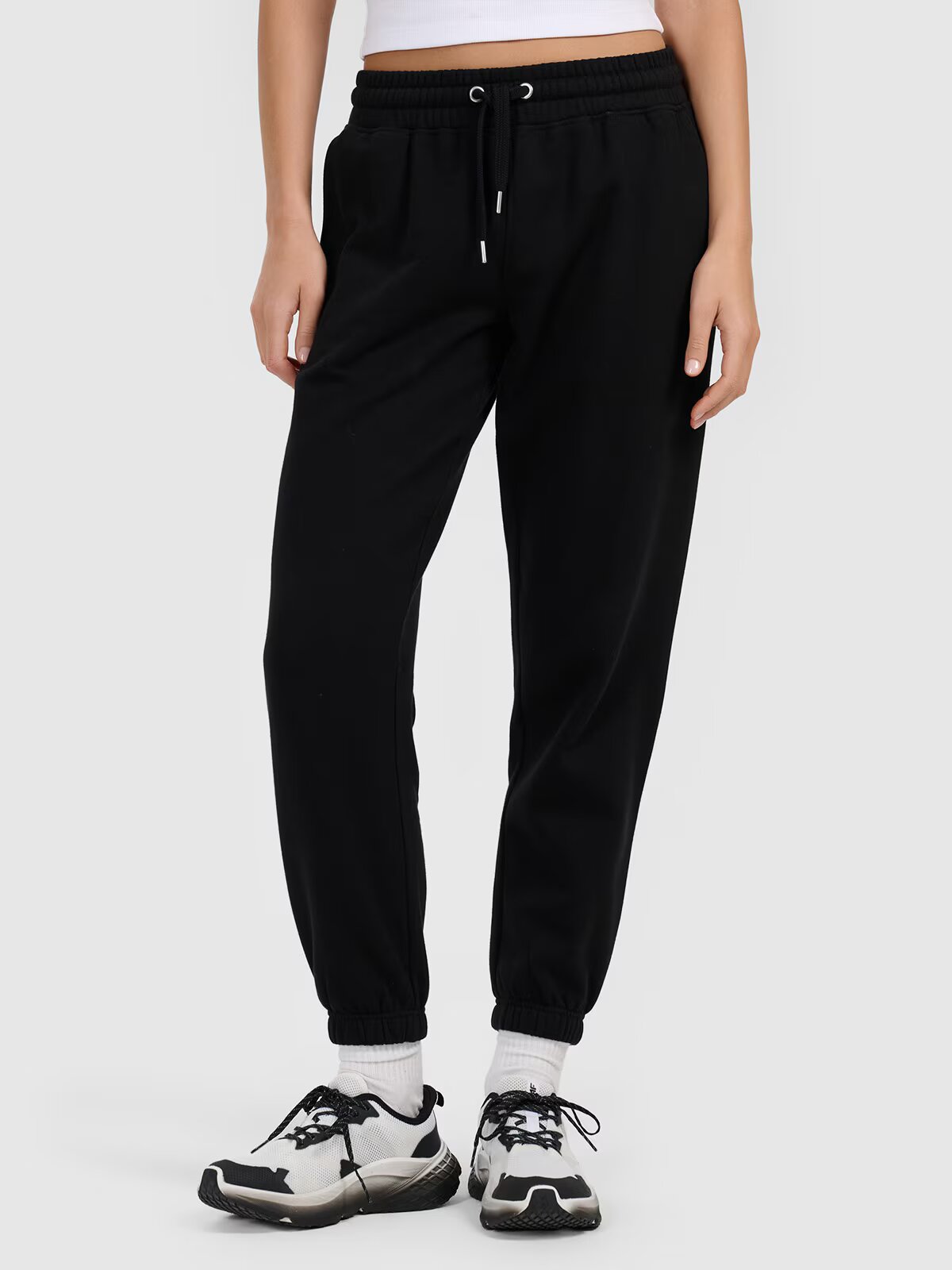 4F Pantaloni jogger de trening pentru femei - negri S