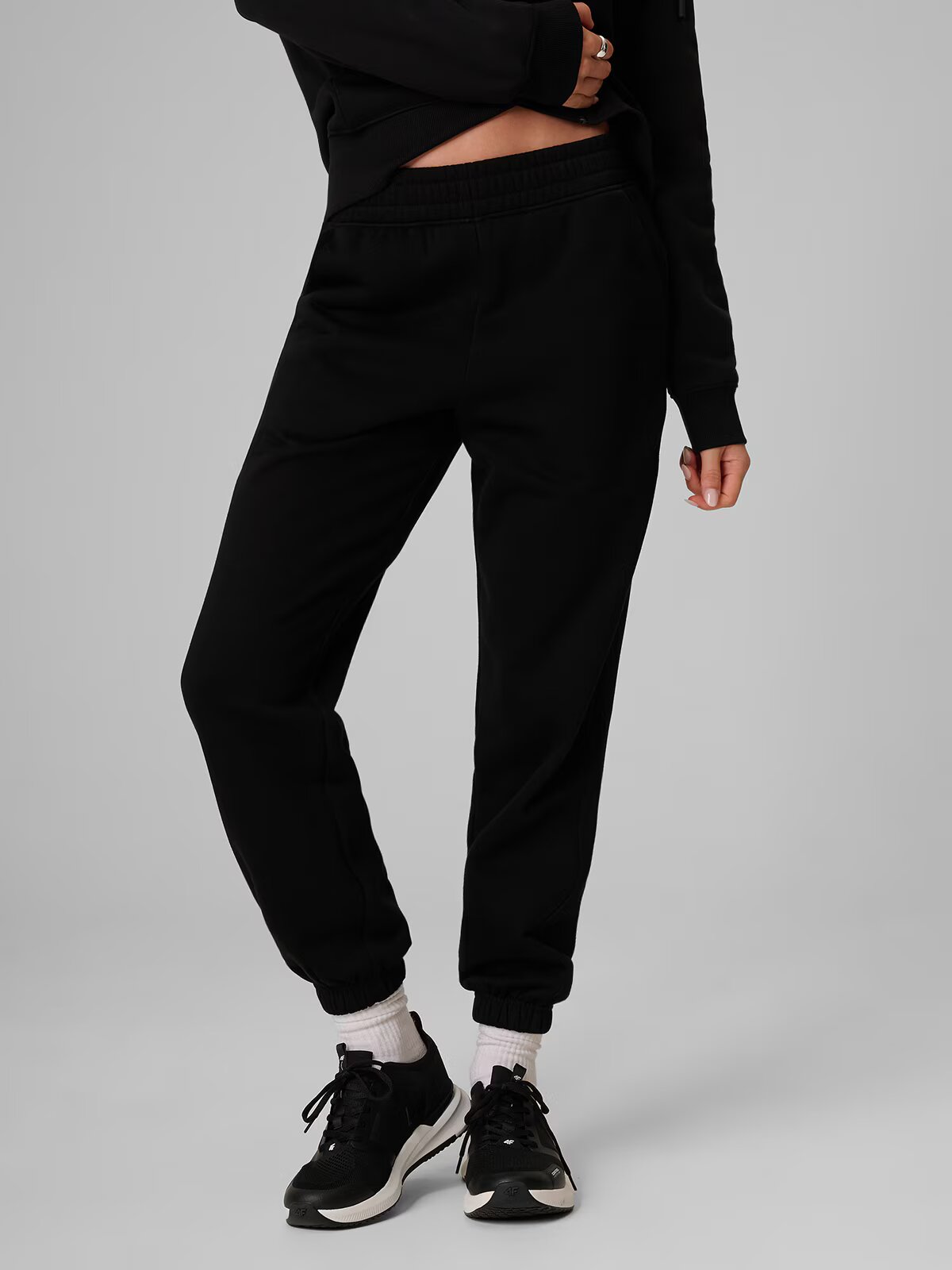 4F Pantaloni jogger de trening pentru femei - negri L