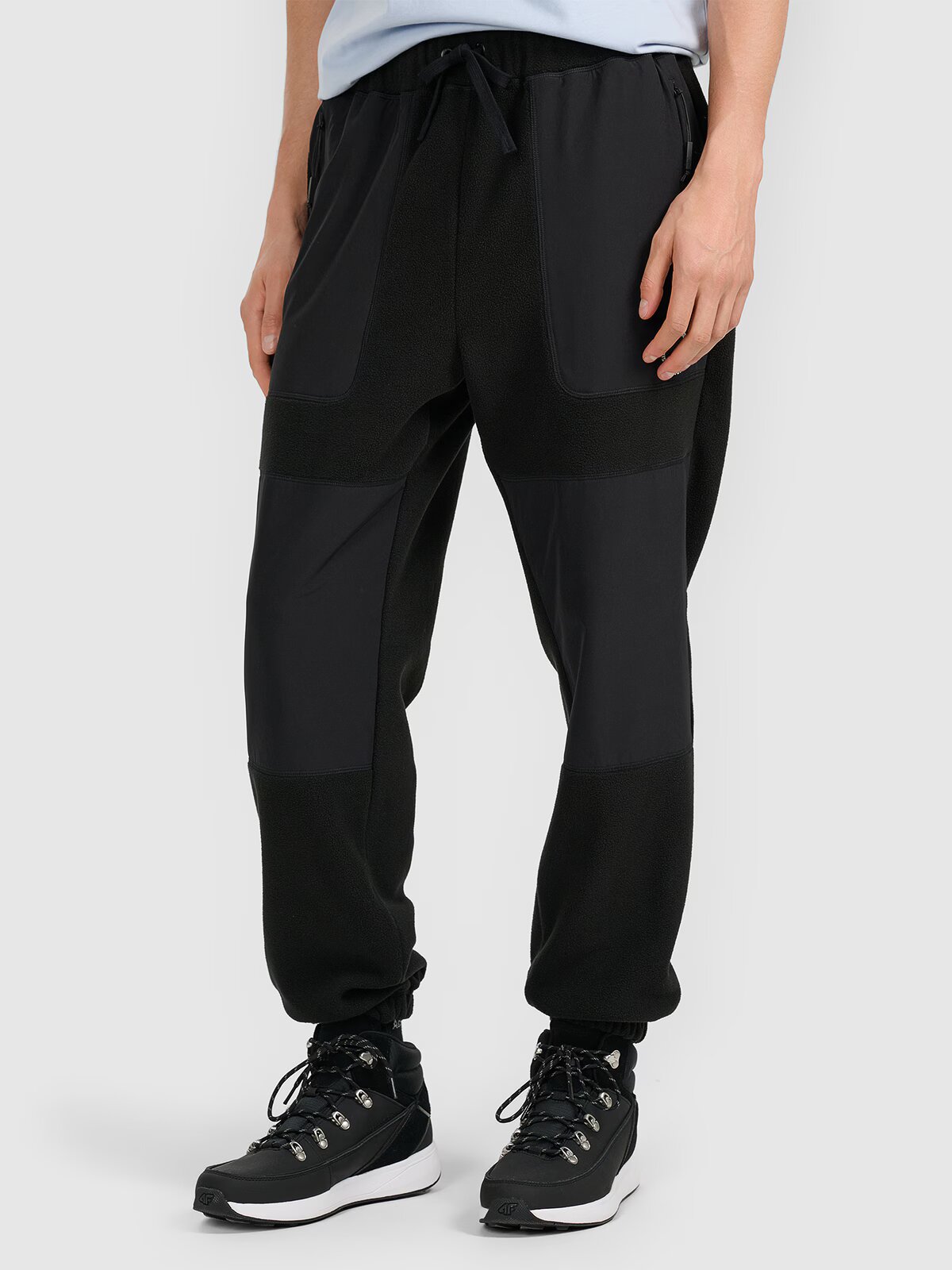 4F Pantaloni jogger din fleece pentru bărbați - negri S
