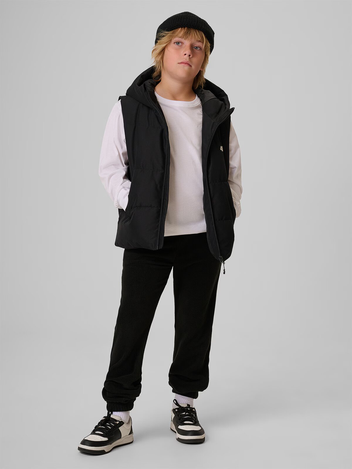 4F Pantaloni jogger din polar pentru băieți - negri 128
