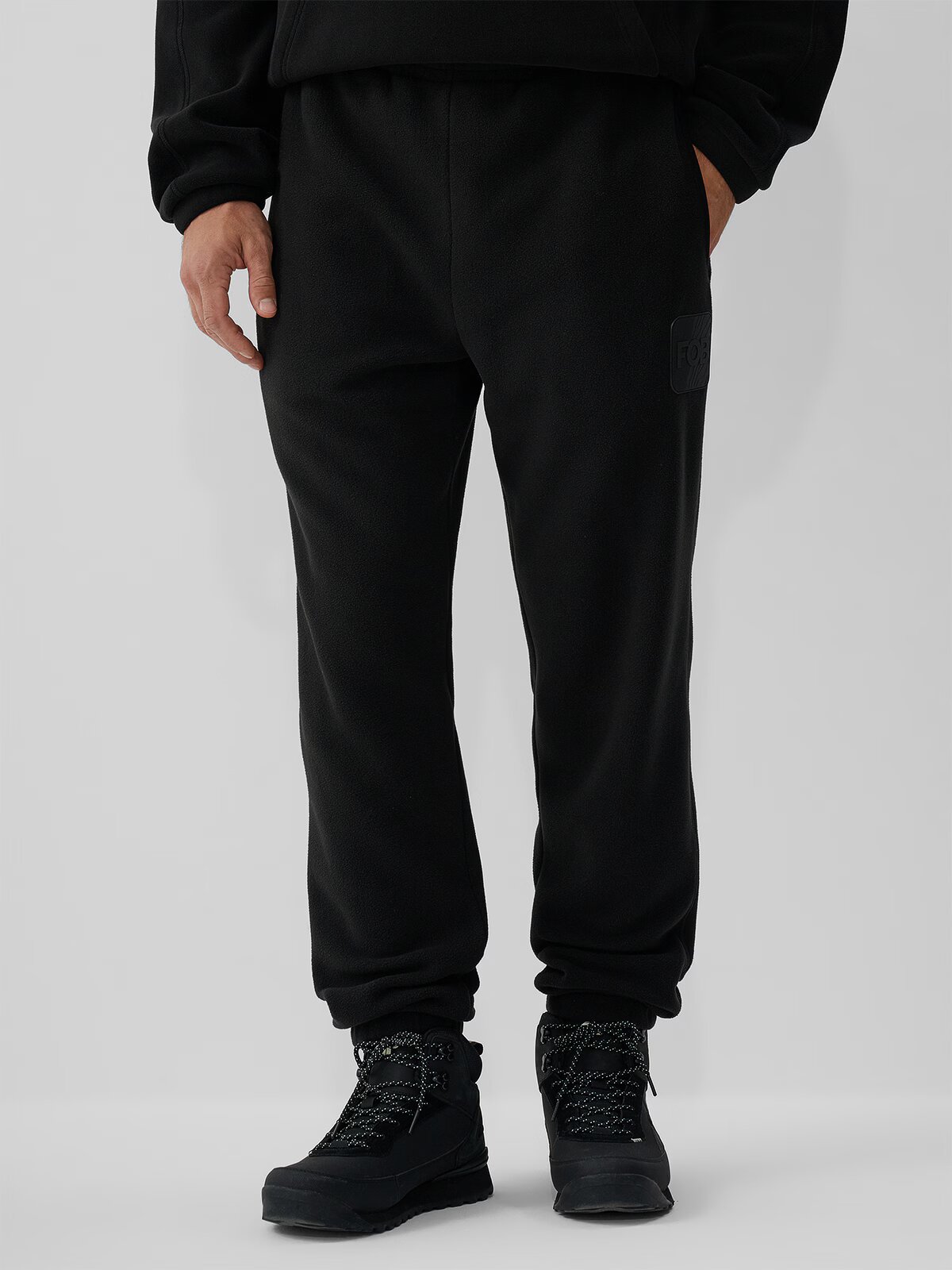 4F Pantaloni polar jogger pentru bărbați - negri S