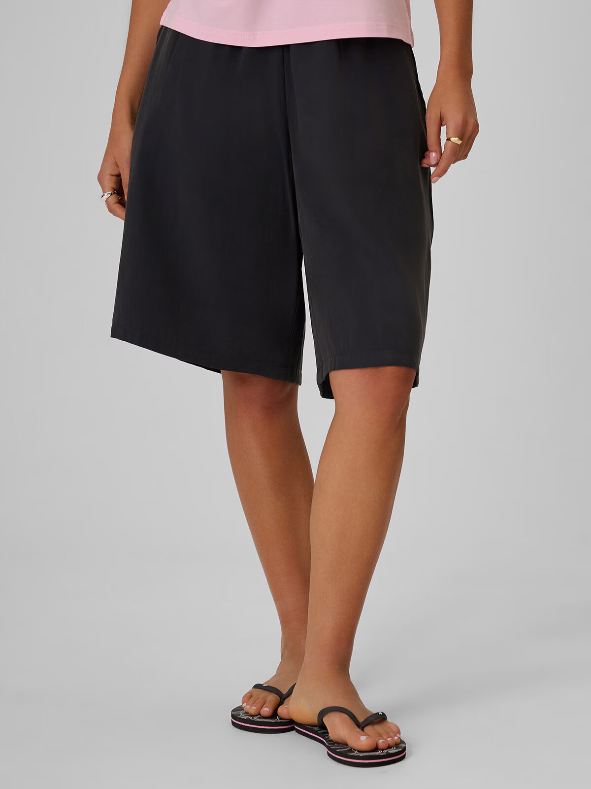 4F Pantaloni scurți casual din modal pentru femei - negri S