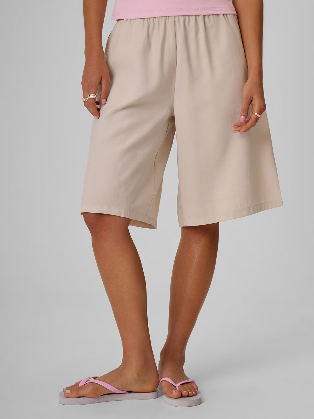 4F Pantaloni scurți casual din modal pentru femei - XS